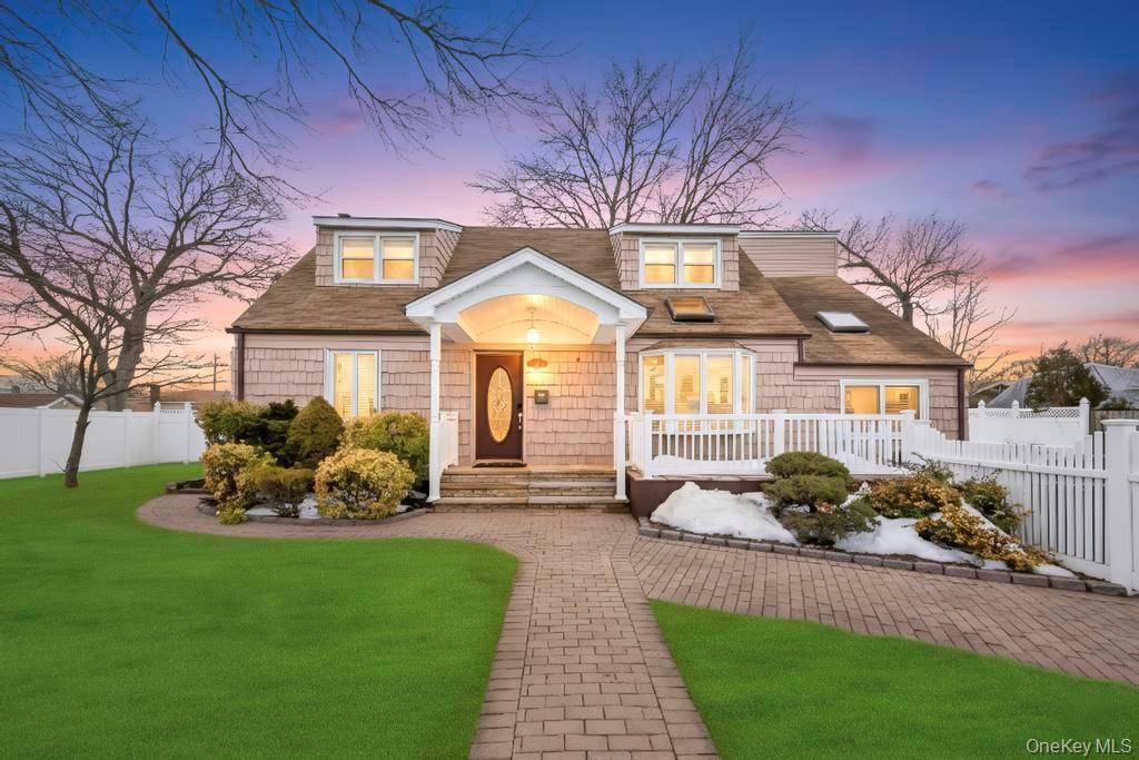 361 S 16th ST, Lindenhurst, NY 11757