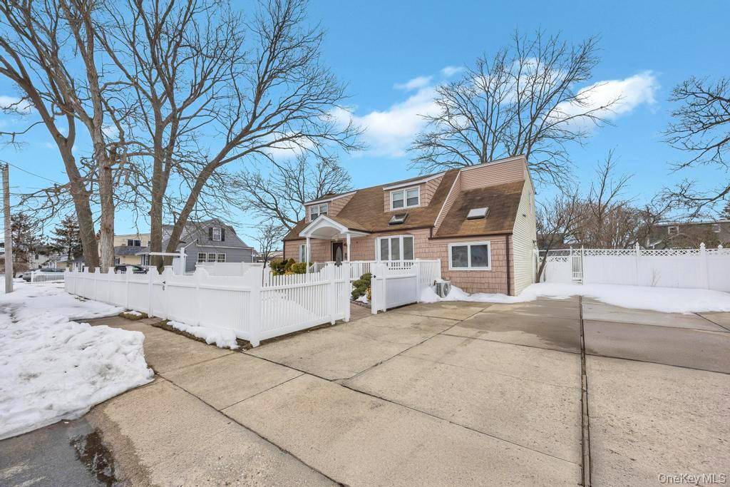 361 S 16th ST, Lindenhurst, NY 11757