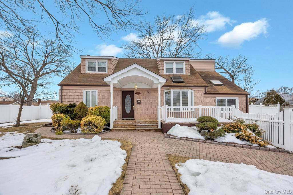361 S 16th ST, Lindenhurst, NY 11757
