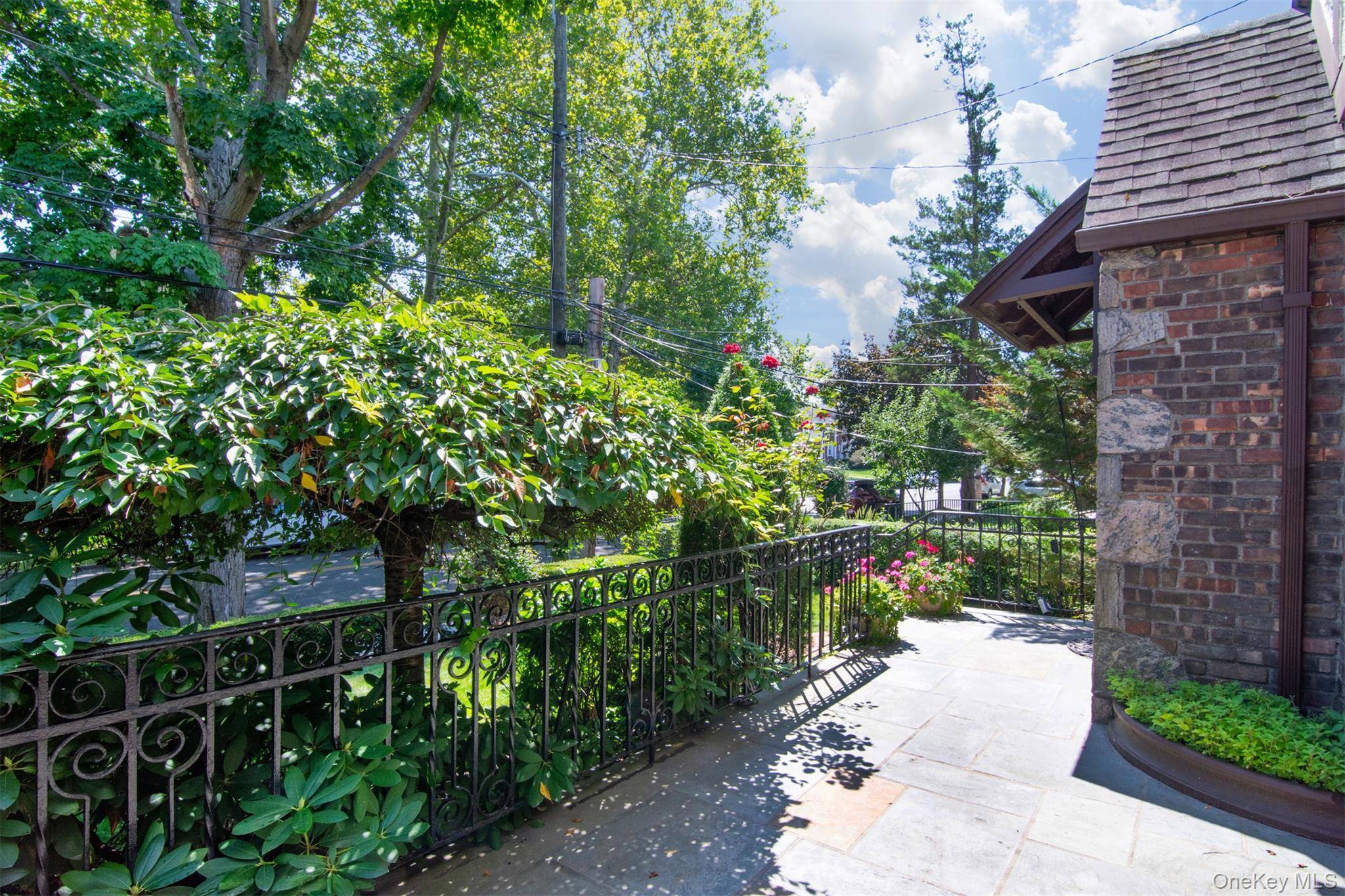 233 Kneeland AVE, Yonkers, NY 10705