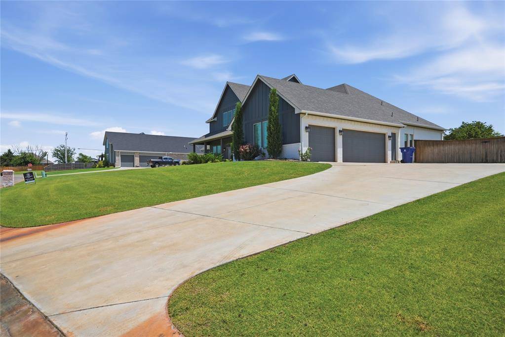 9921 Oakwood DR, Edmond, OK 73025