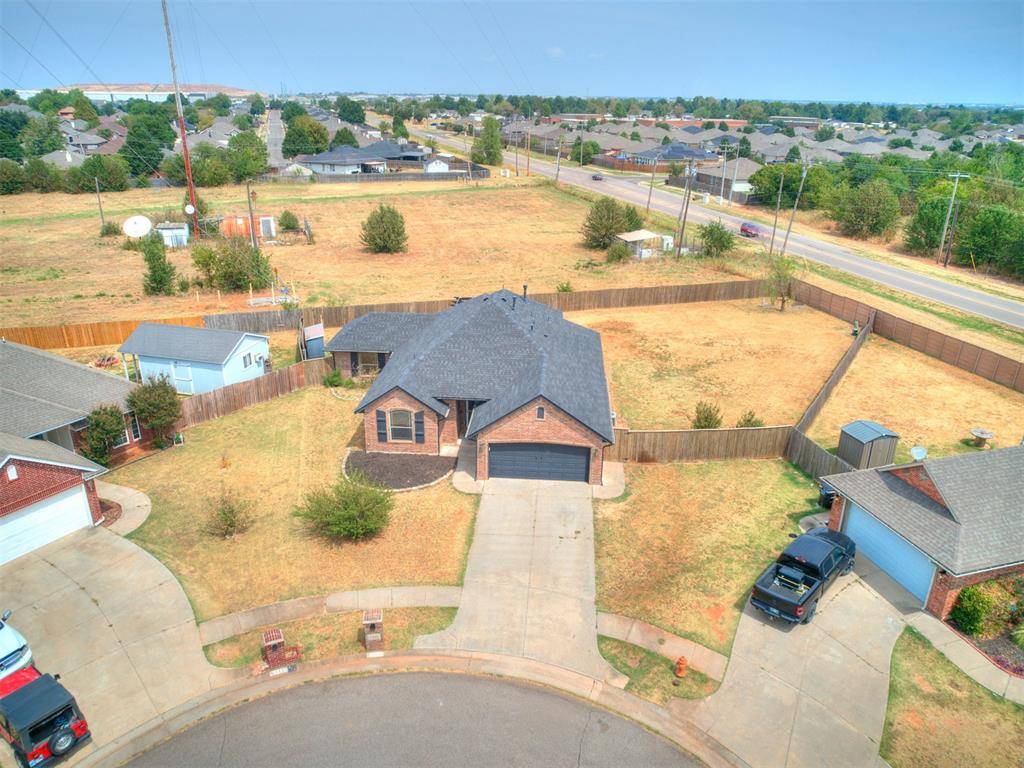 3404 Paul DR, Moore, OK 73160