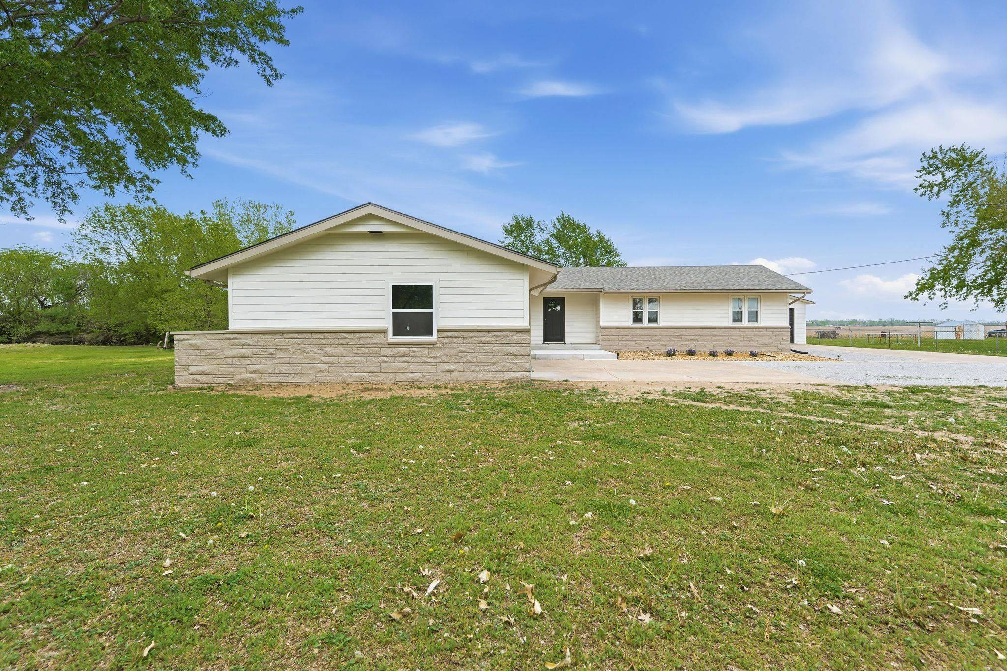 1418 N Meridian Rd, Peck, KS 67120