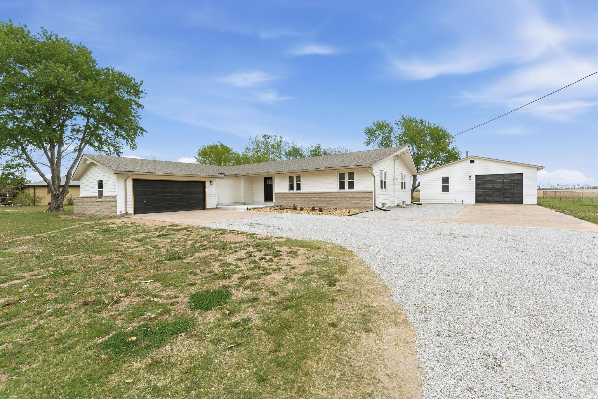 1418 N Meridian Rd, Peck, KS 67120