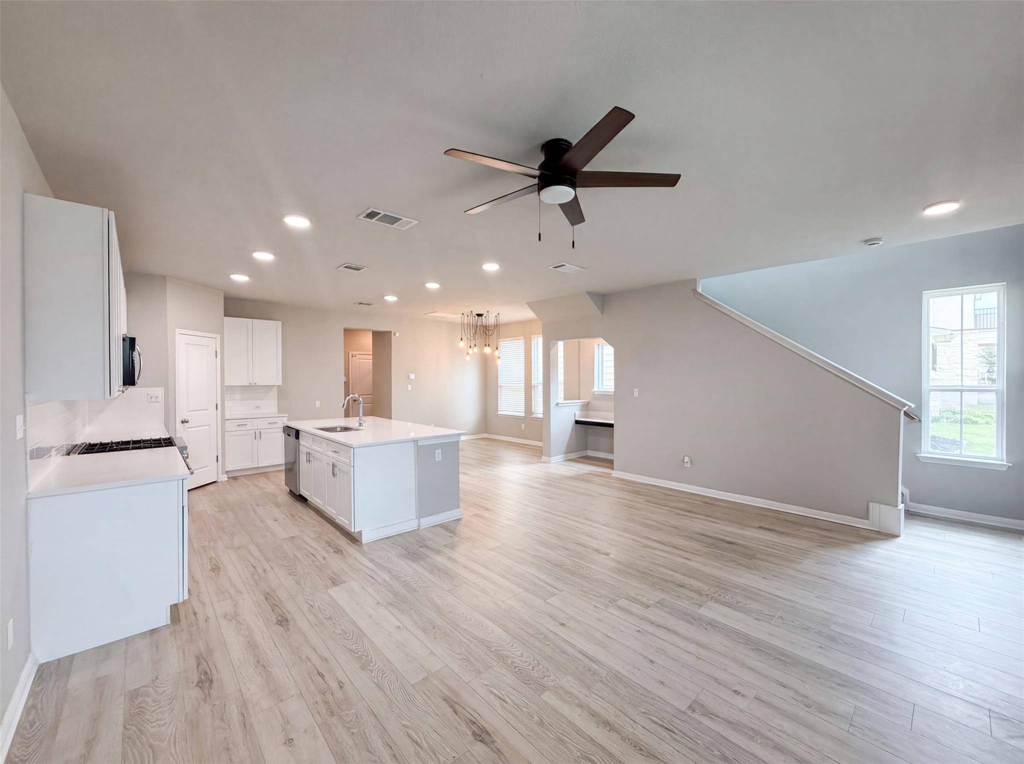 304 Lost Mine Peak LN, Dripping Springs, TX 78620