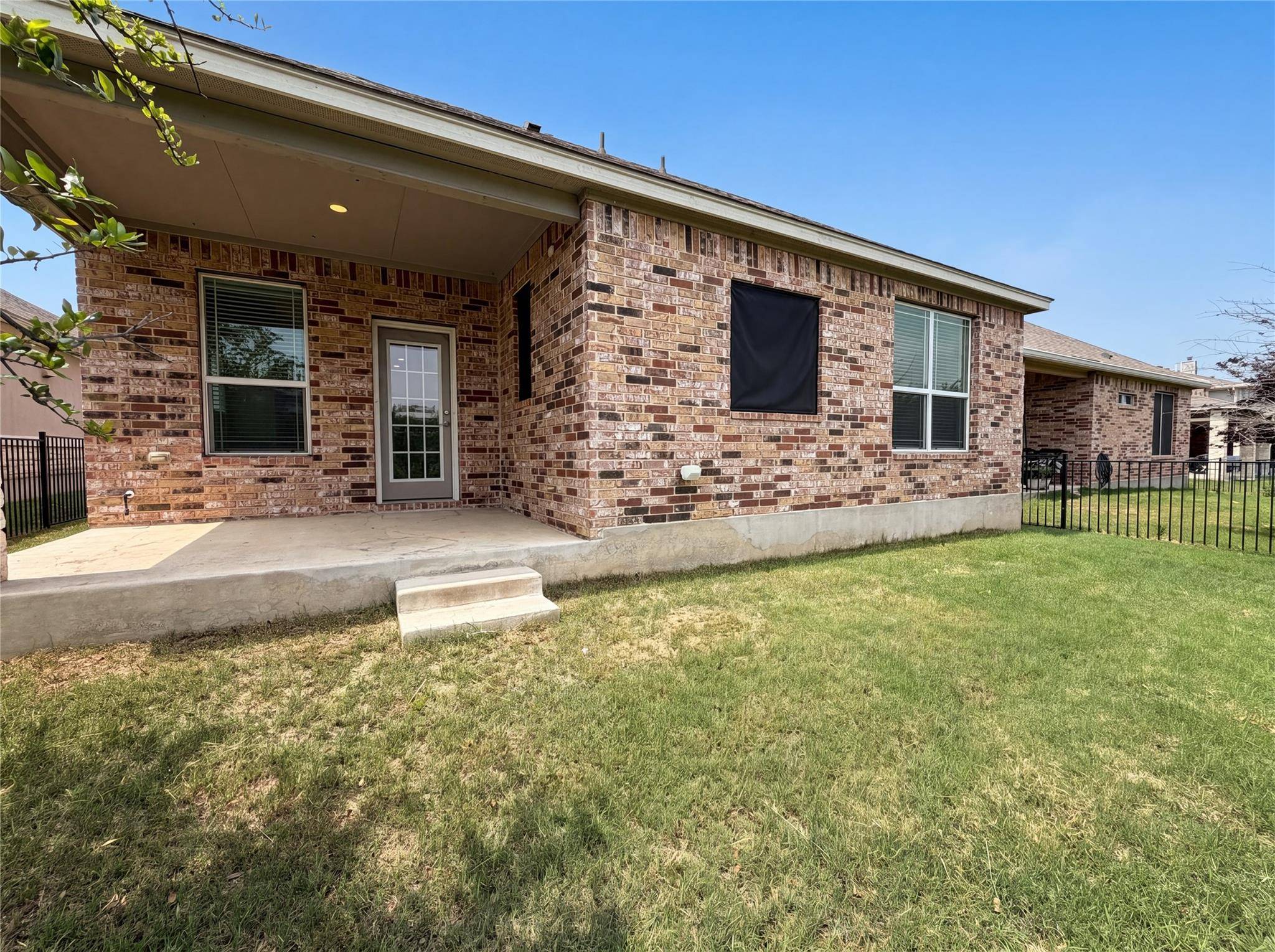 401 Fort William ST #33, Hutto, TX 78634