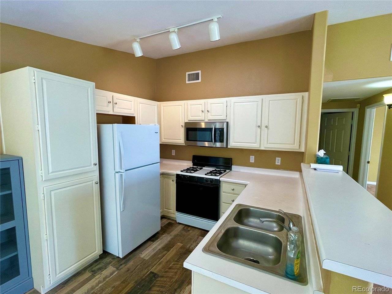 8304 Pebble Creek #8304-203, Highlands Ranch, CO 80126