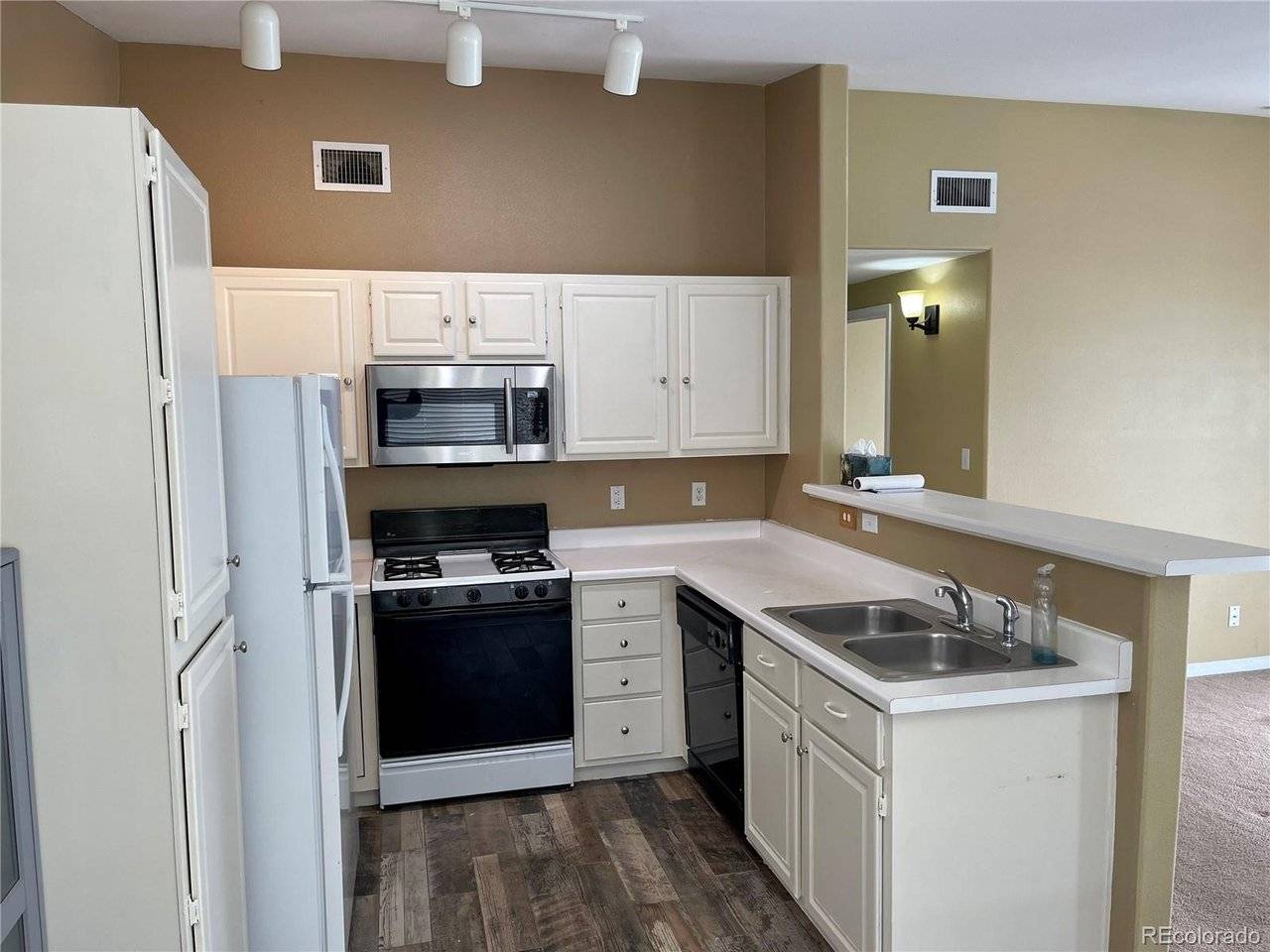 8304 Pebble Creek #8304-203, Highlands Ranch, CO 80126