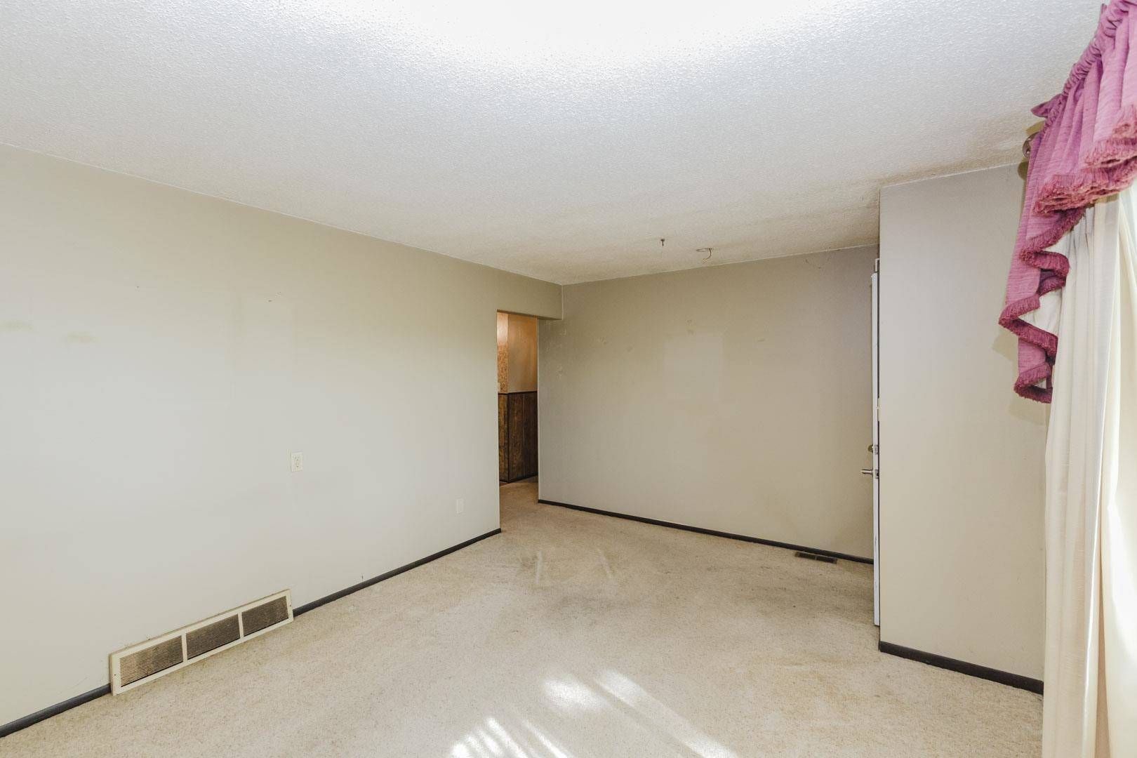 1247 N Hydraulic, Belle Plaine, KS 67013