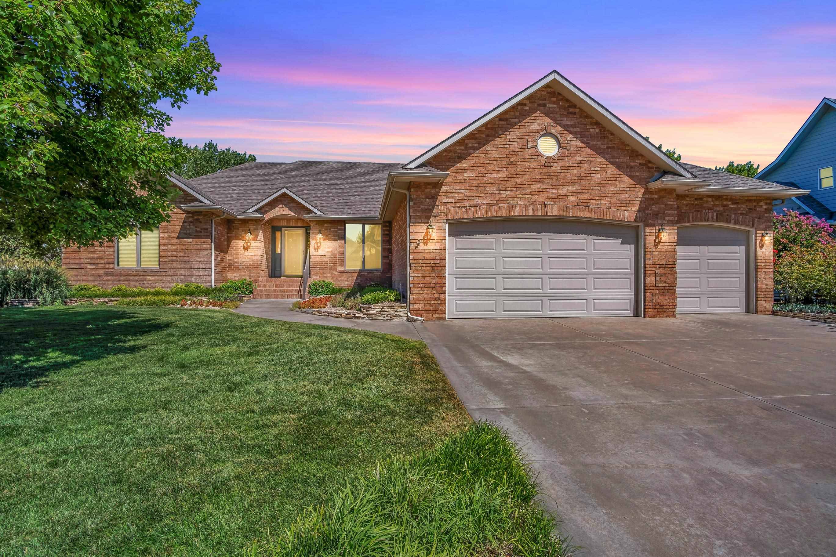 302 Lakewood Dr, North Newton, KS 67117