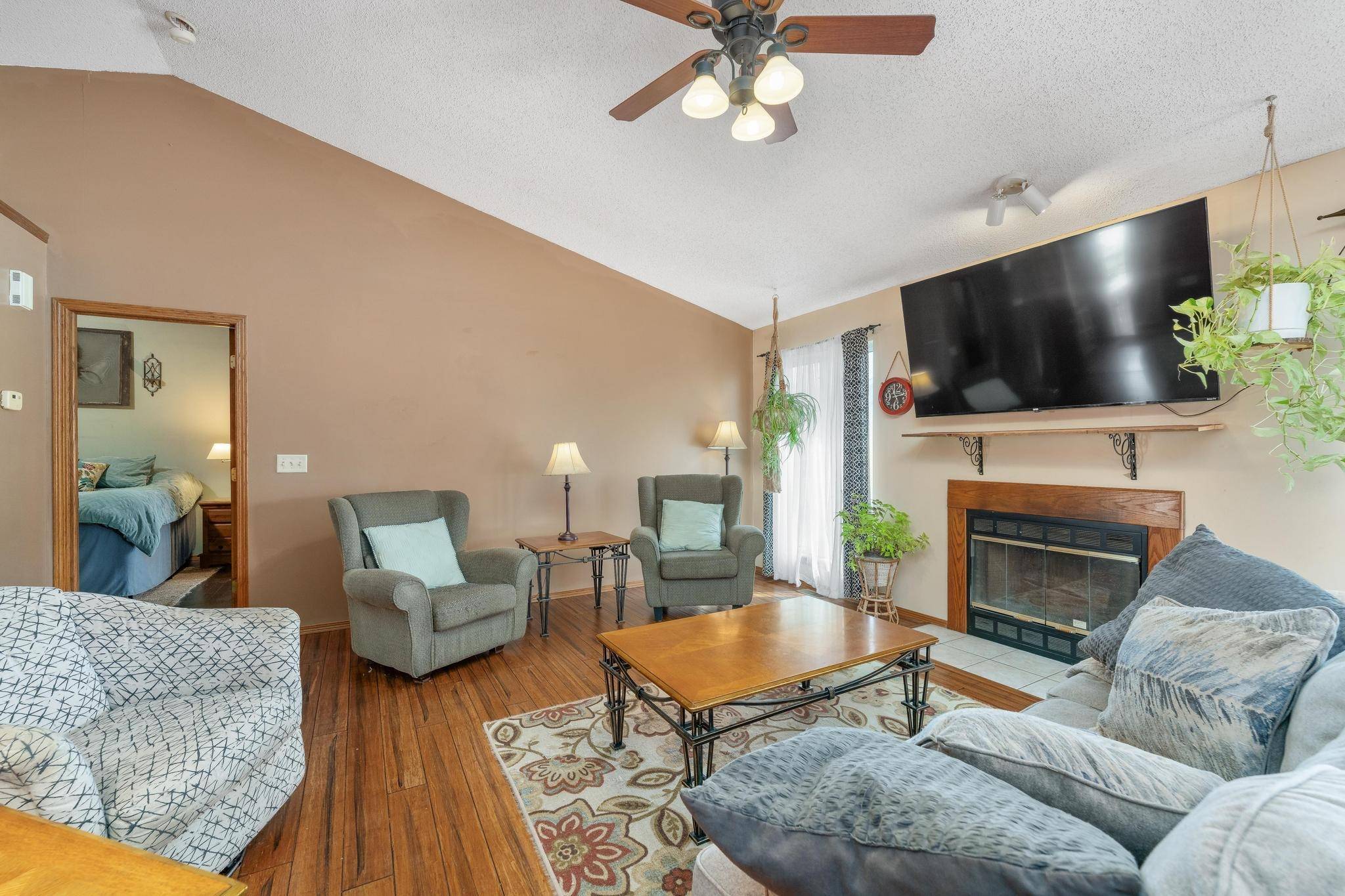 1325 N Stewart St, Wellington, KS 67152