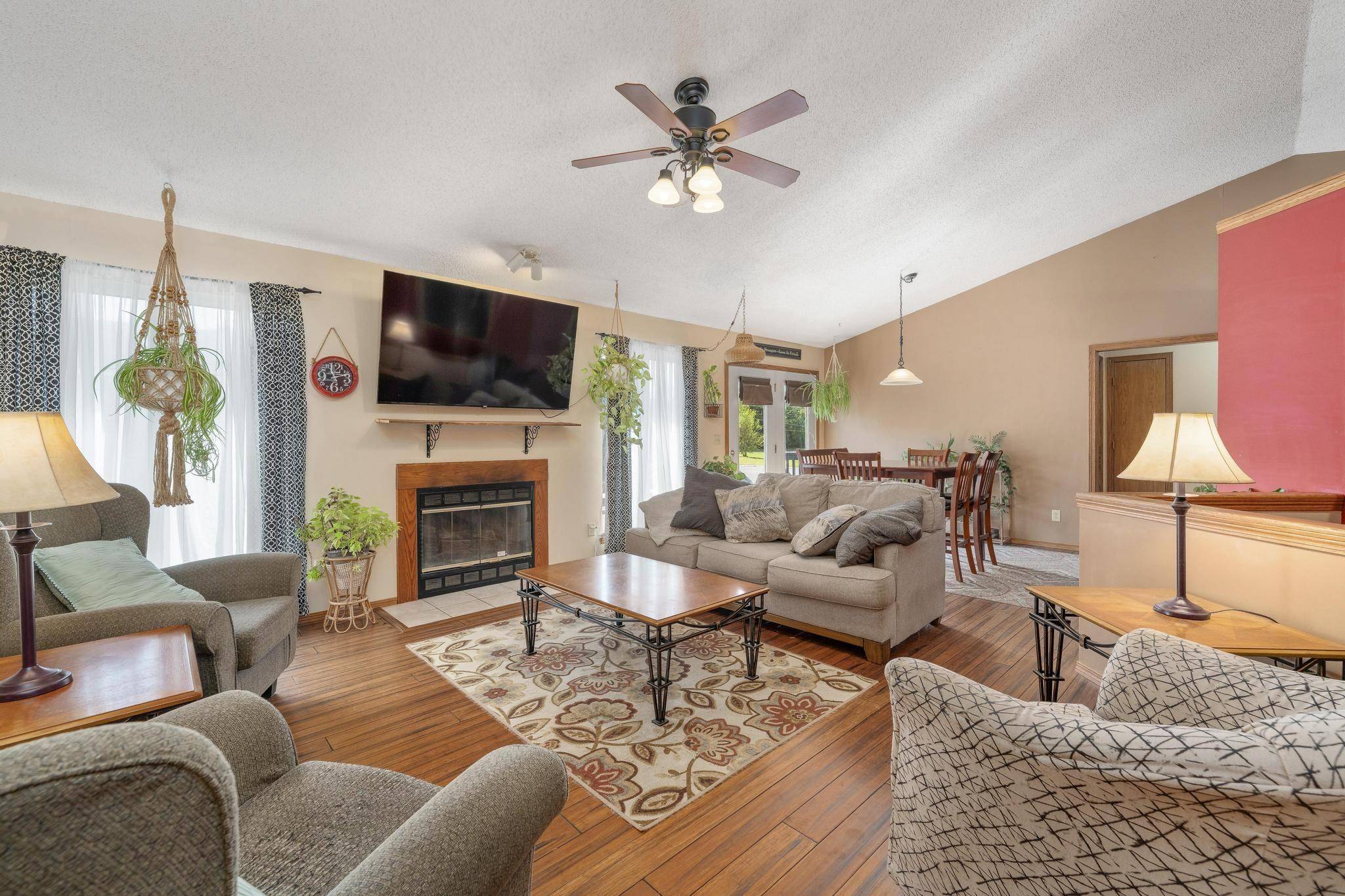 1325 N Stewart St, Wellington, KS 67152