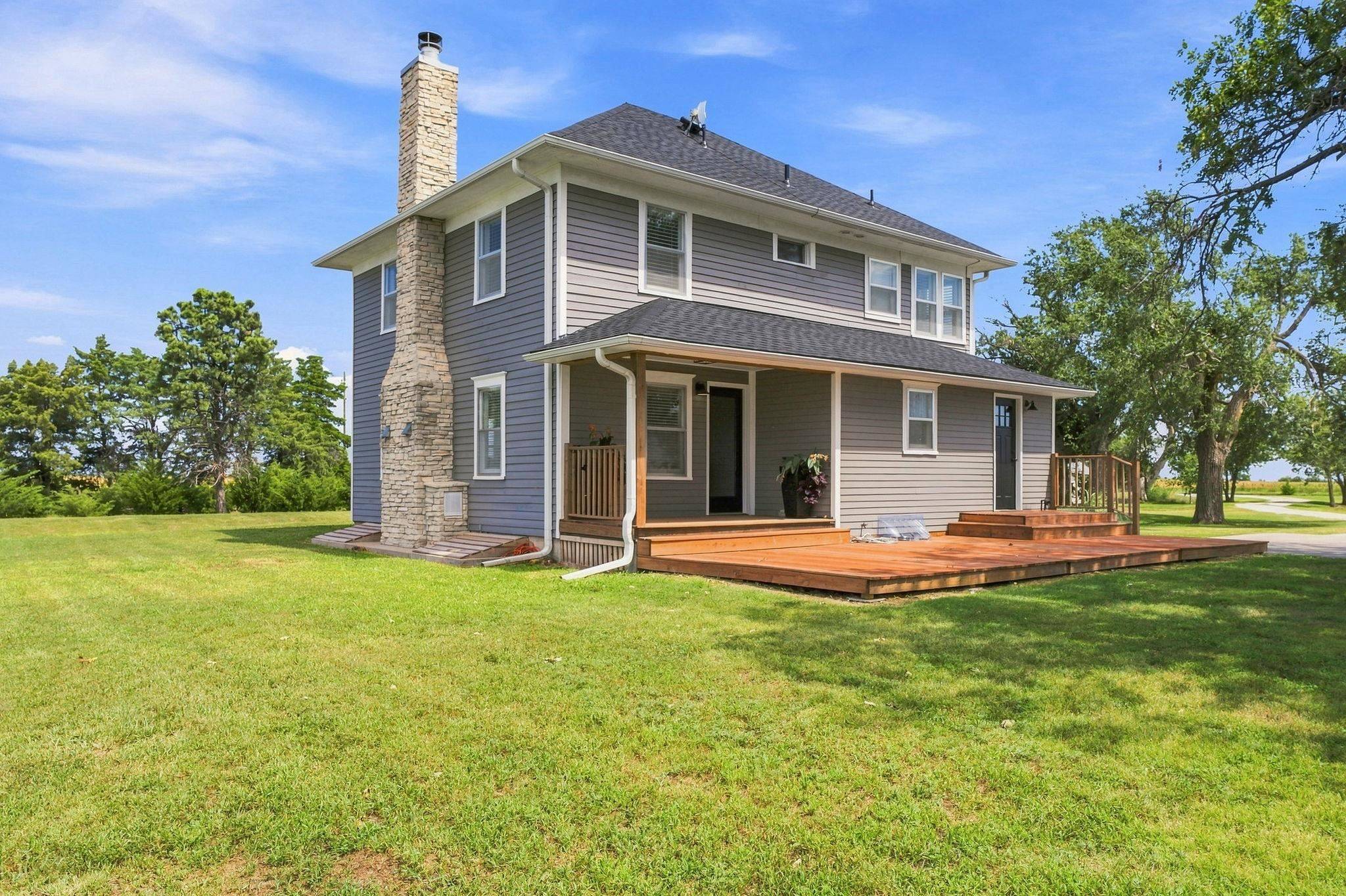 1581 Cheyenne Rd, Moundridge, KS 67107