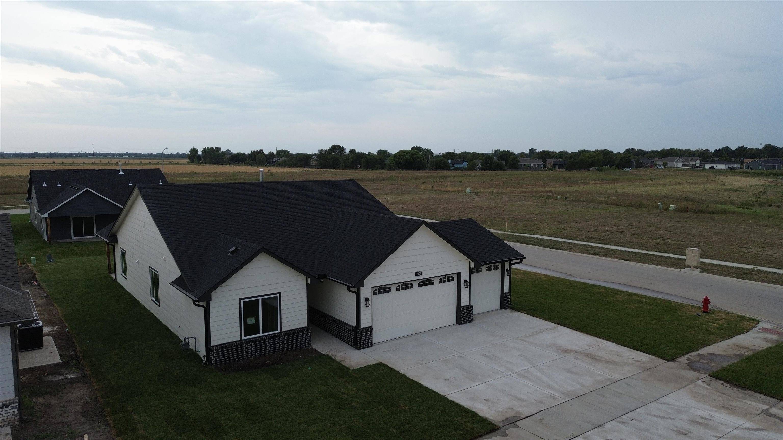 1501 E Midway Ct, Valley Center, KS 67147