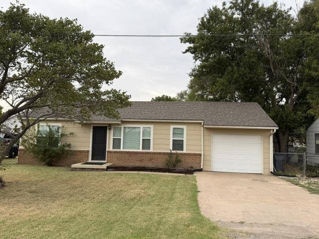 1229 N Spencer Rd, Newton, KS 67114