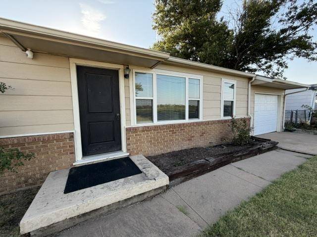1229 N Spencer Rd, Newton, KS 67114