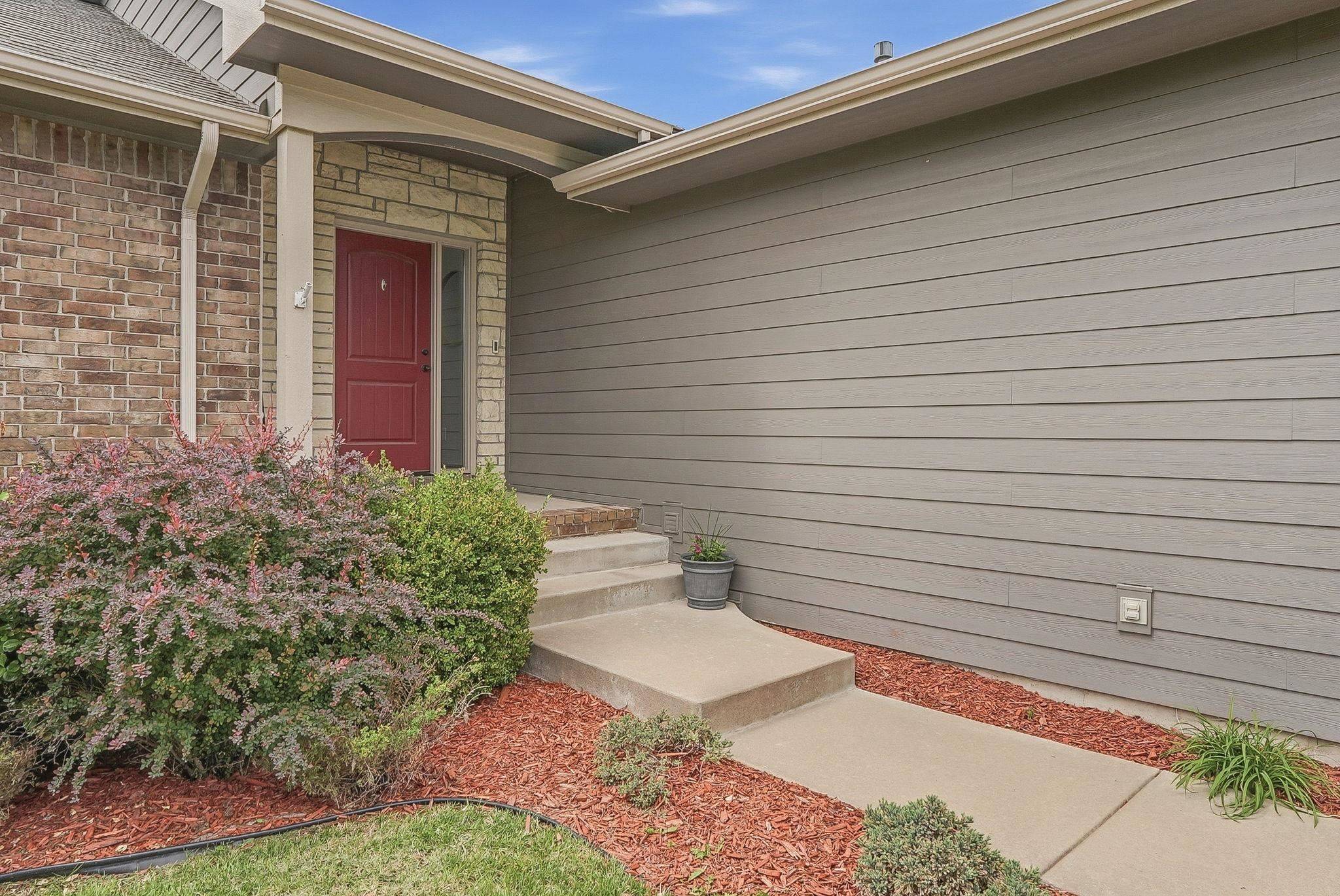 2615 N Woodridge Court, Wichita, KS 67226
