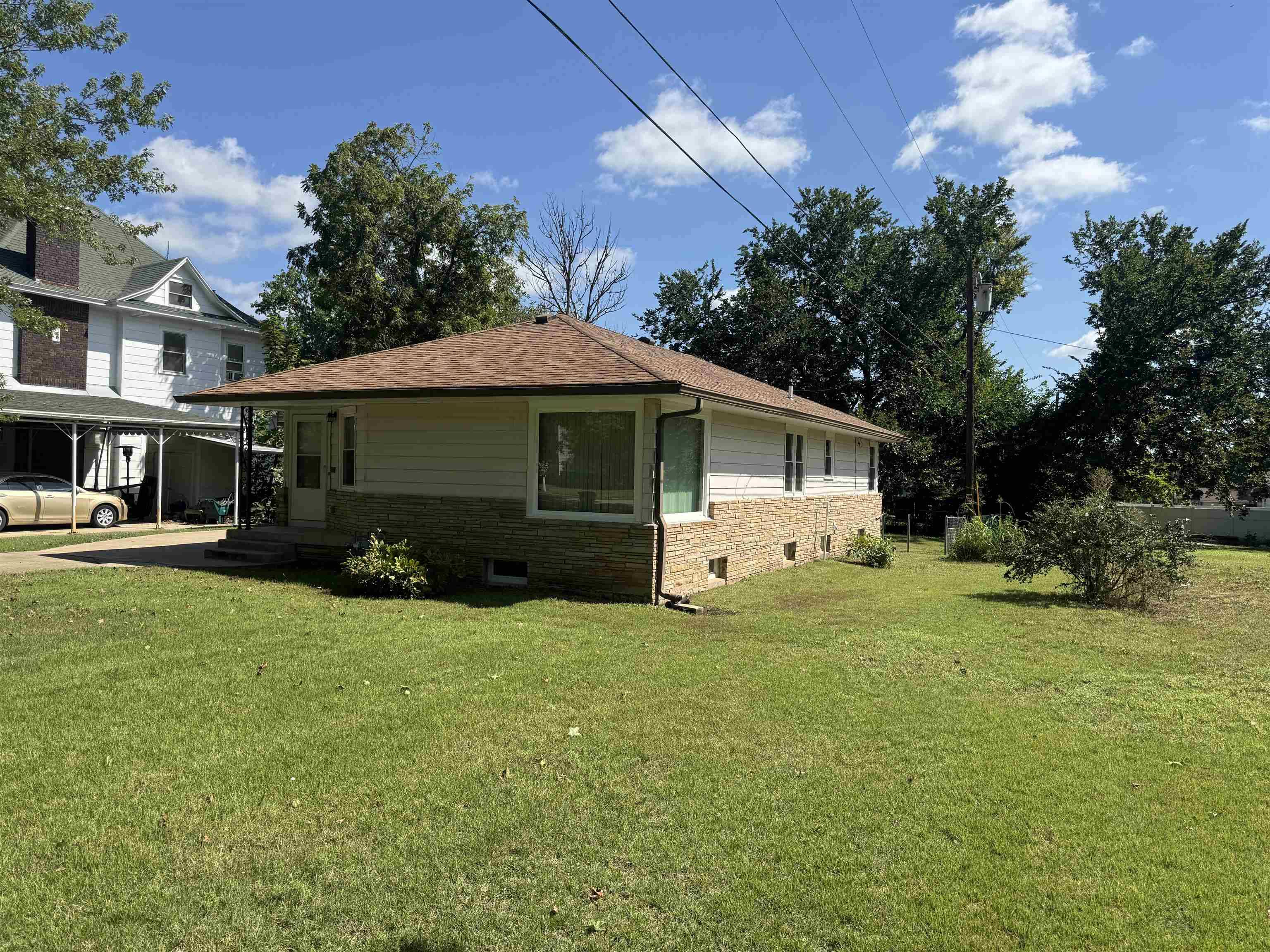 815 E 1st, Eureka, KS 67045