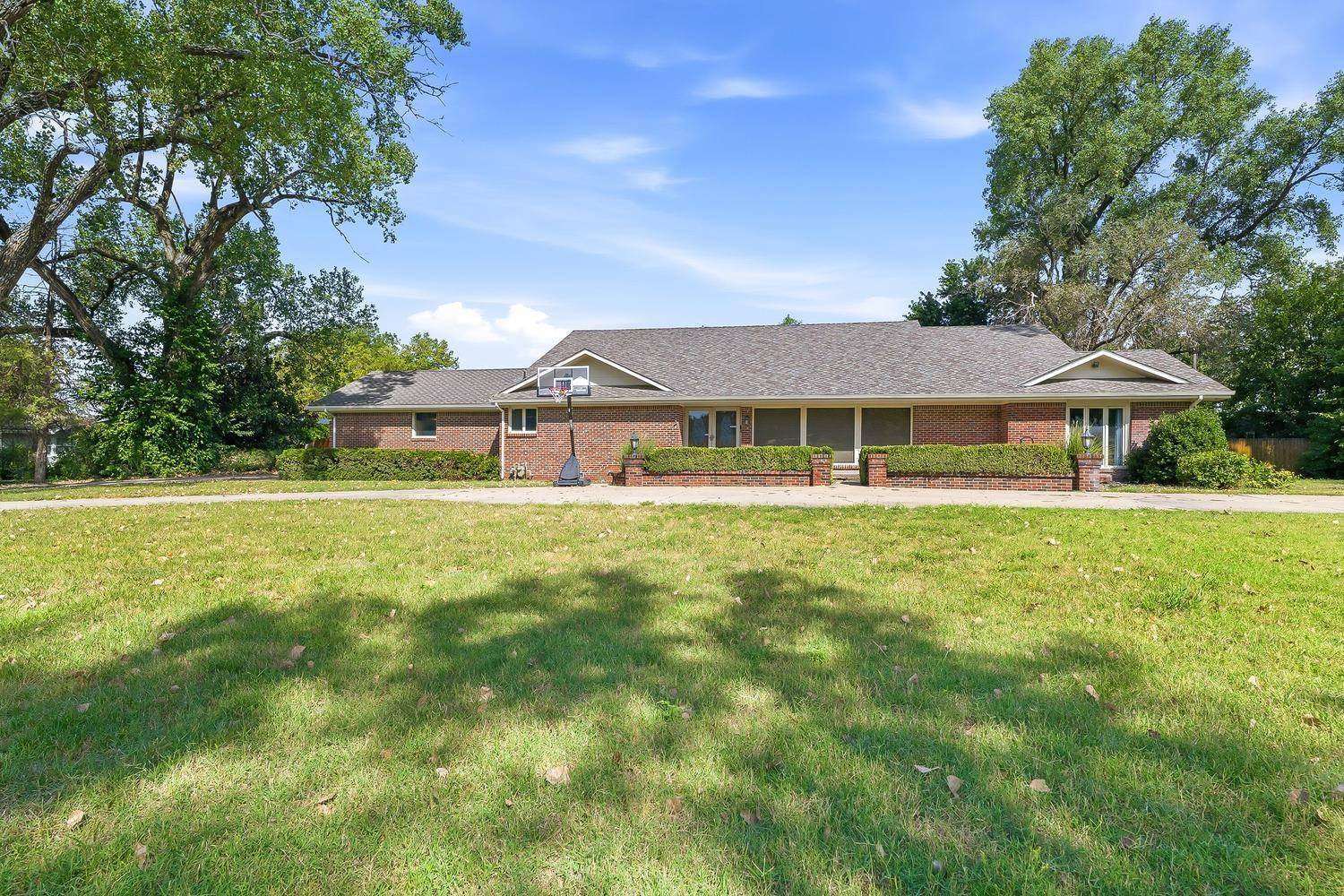 555 S Springlake Lane, Wichita, KS 67230
