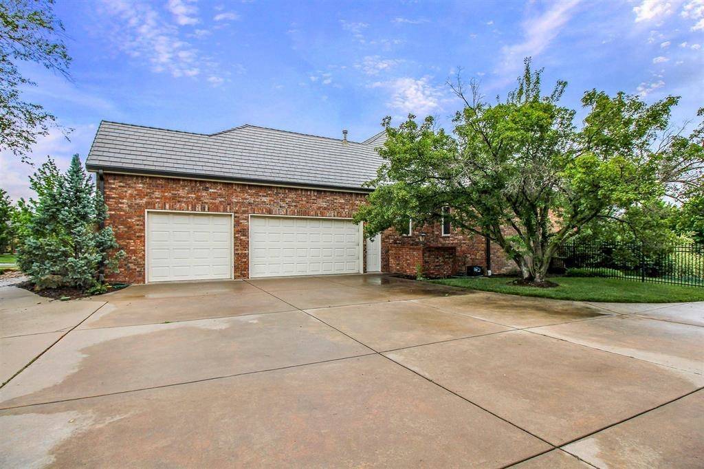 8513 E Bridlewood, Wichita, KS 67206