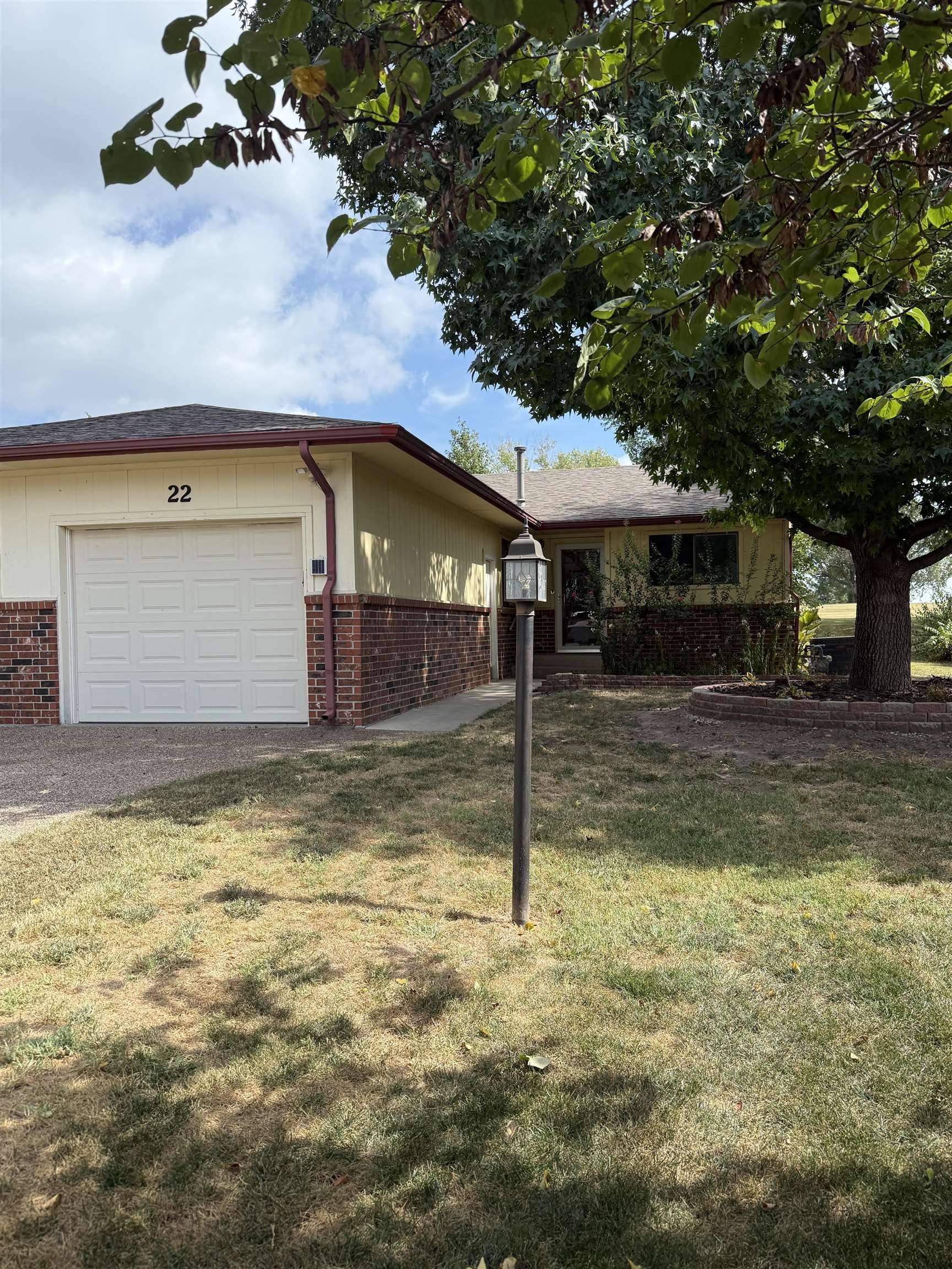 22 N Club House, Augusta, KS 67010