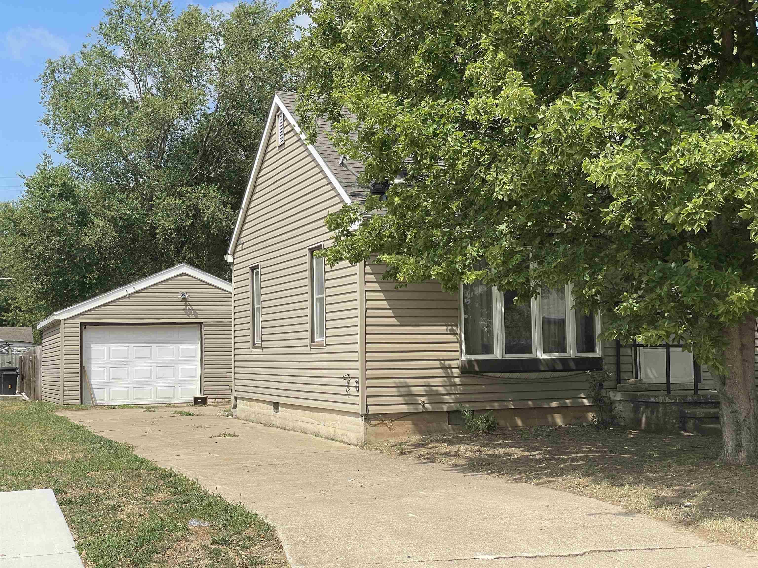 1406 N B, Wellington, KS 67152