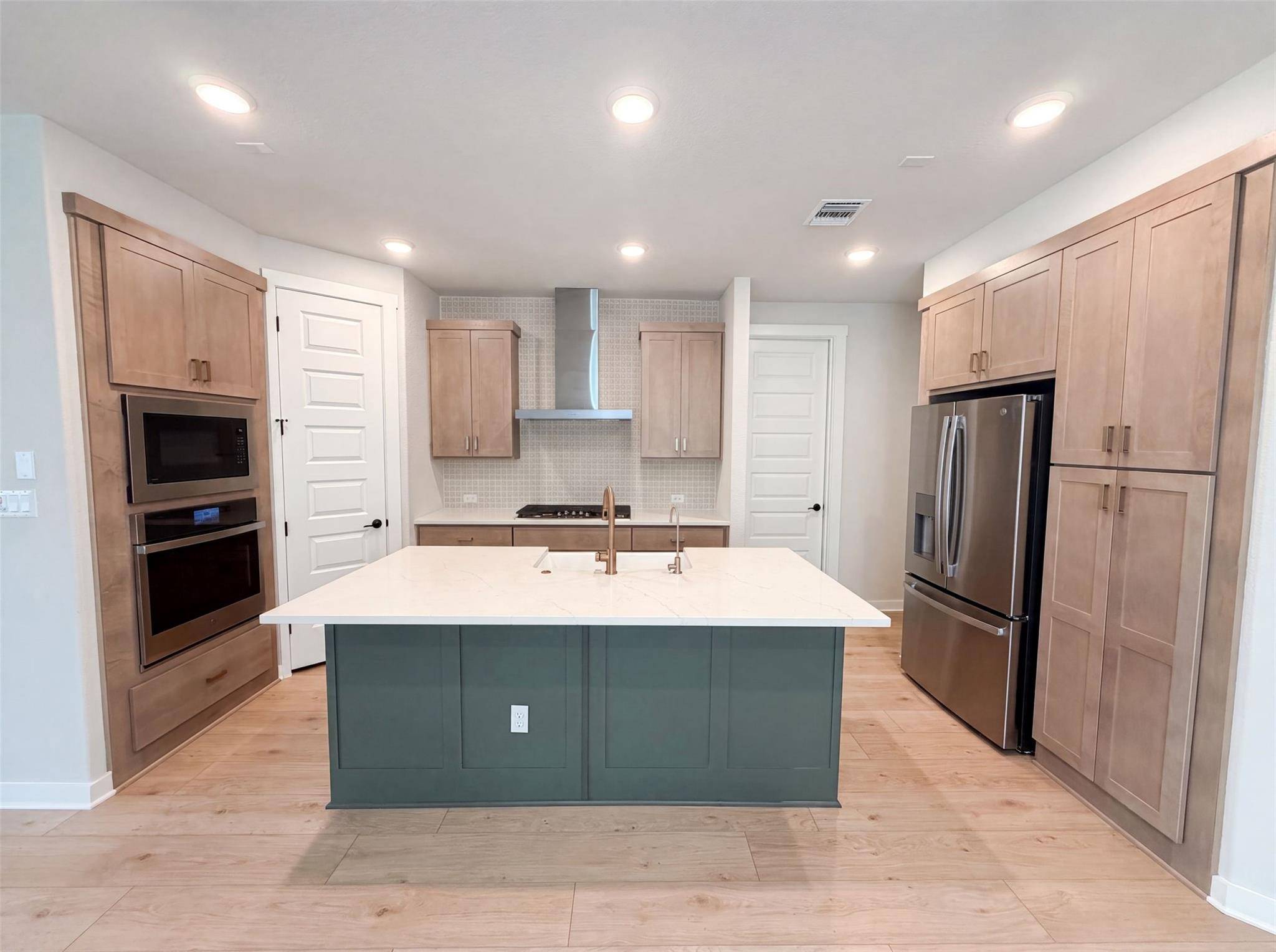125 High Valley DR, Liberty Hill, TX 78642