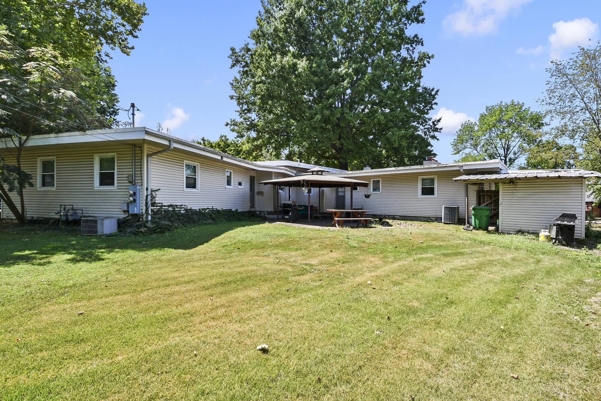 1035 E Linwood TER, Springfield, MO 65807