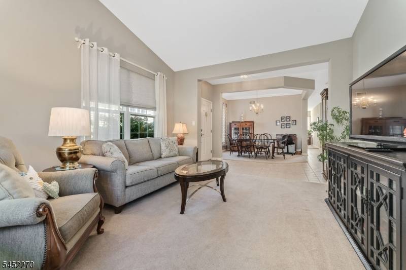 99 Kensington Cir, White Twp., NJ 07823