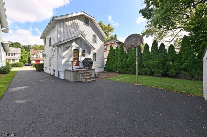856 Ester Ave, Teaneck Twp., NJ 07666
