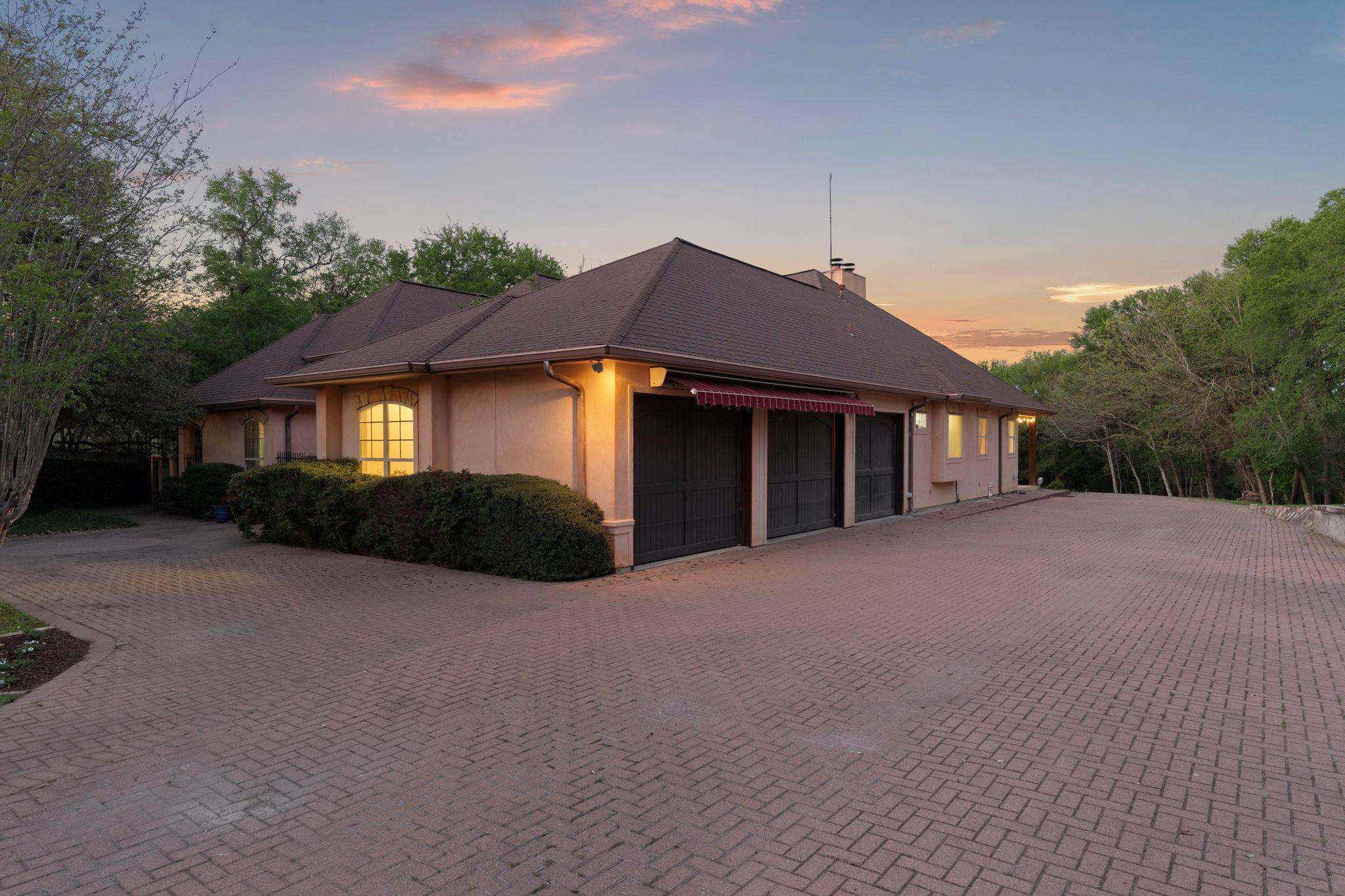 200 Red Bird LN, Kingsbury, TX 78638