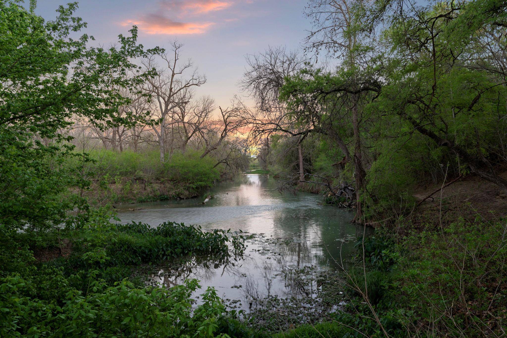 200 Red Bird LN, Kingsbury, TX 78638