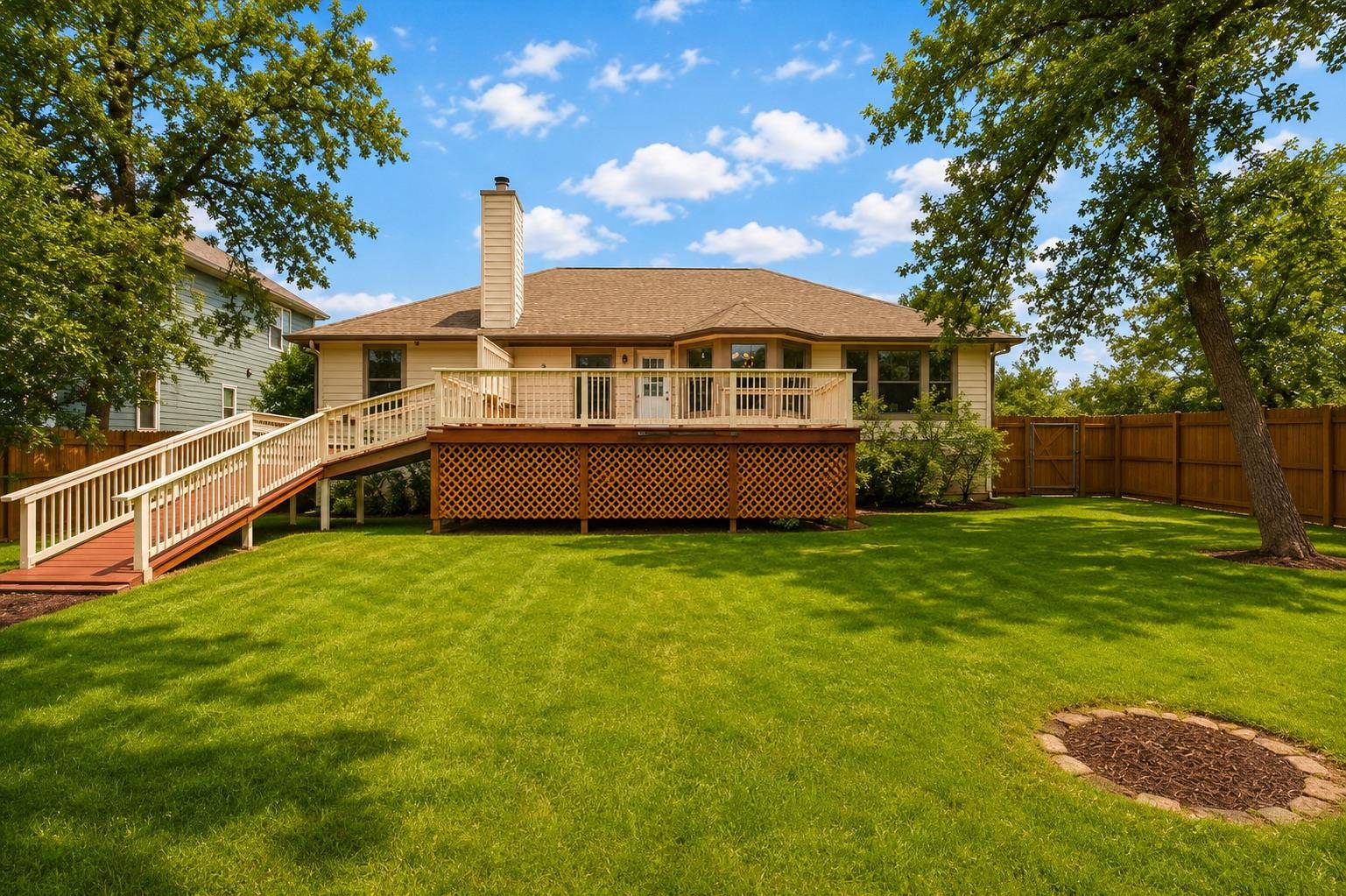 220 Ulupau CIR, Bastrop, TX 78602