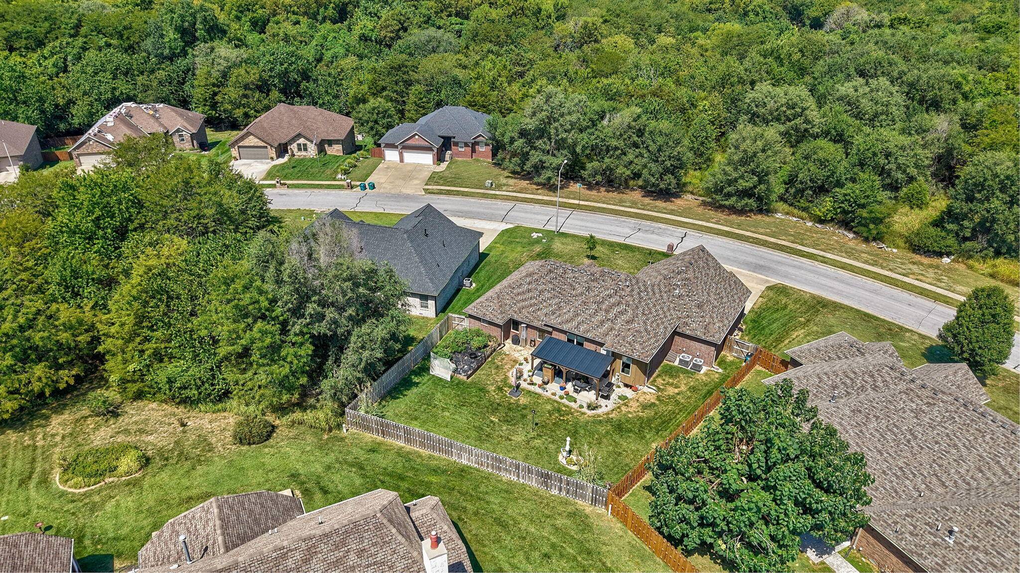 1124 E Headley ST, Springfield, MO 65803
