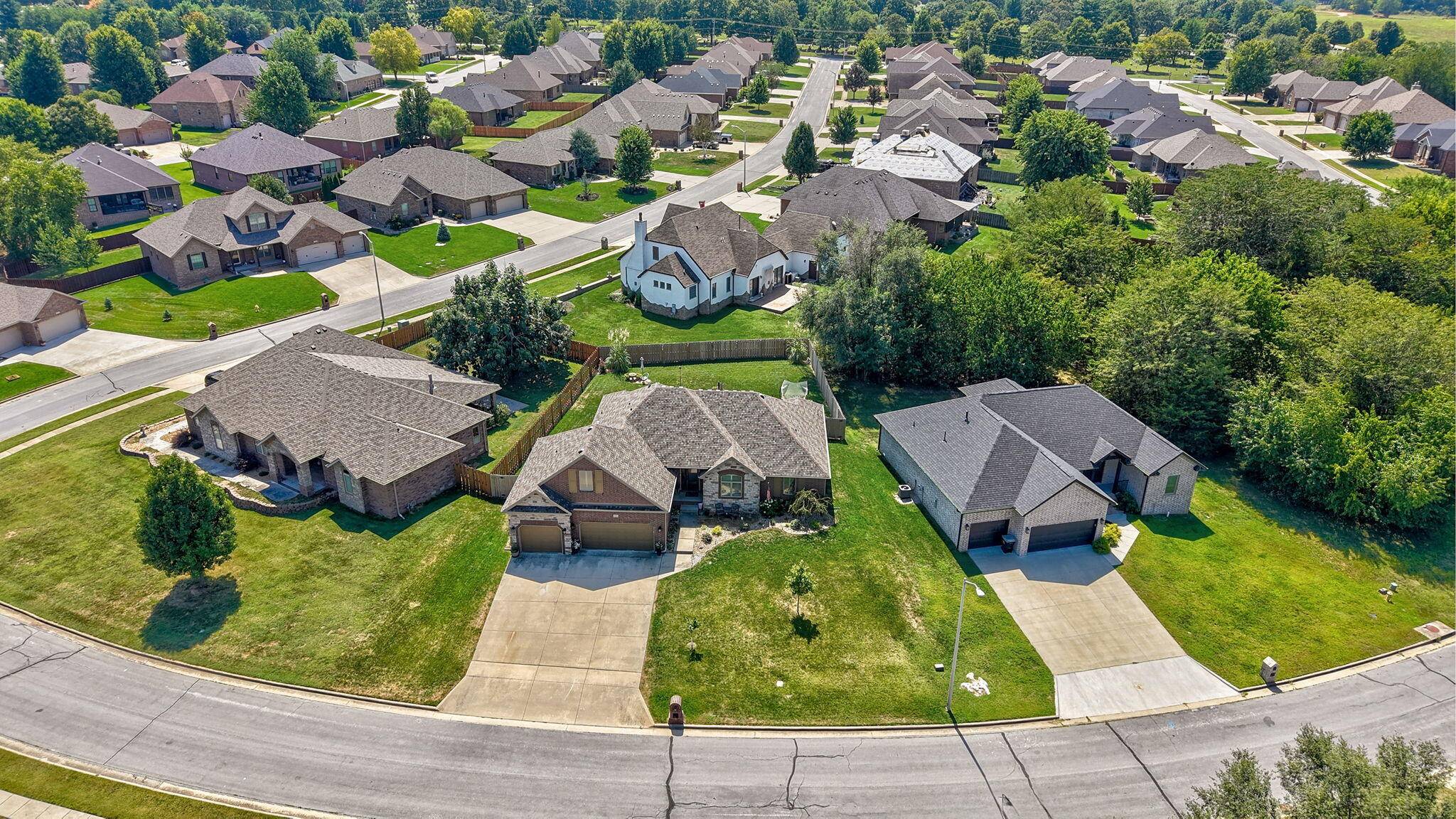 1124 E Headley ST, Springfield, MO 65803