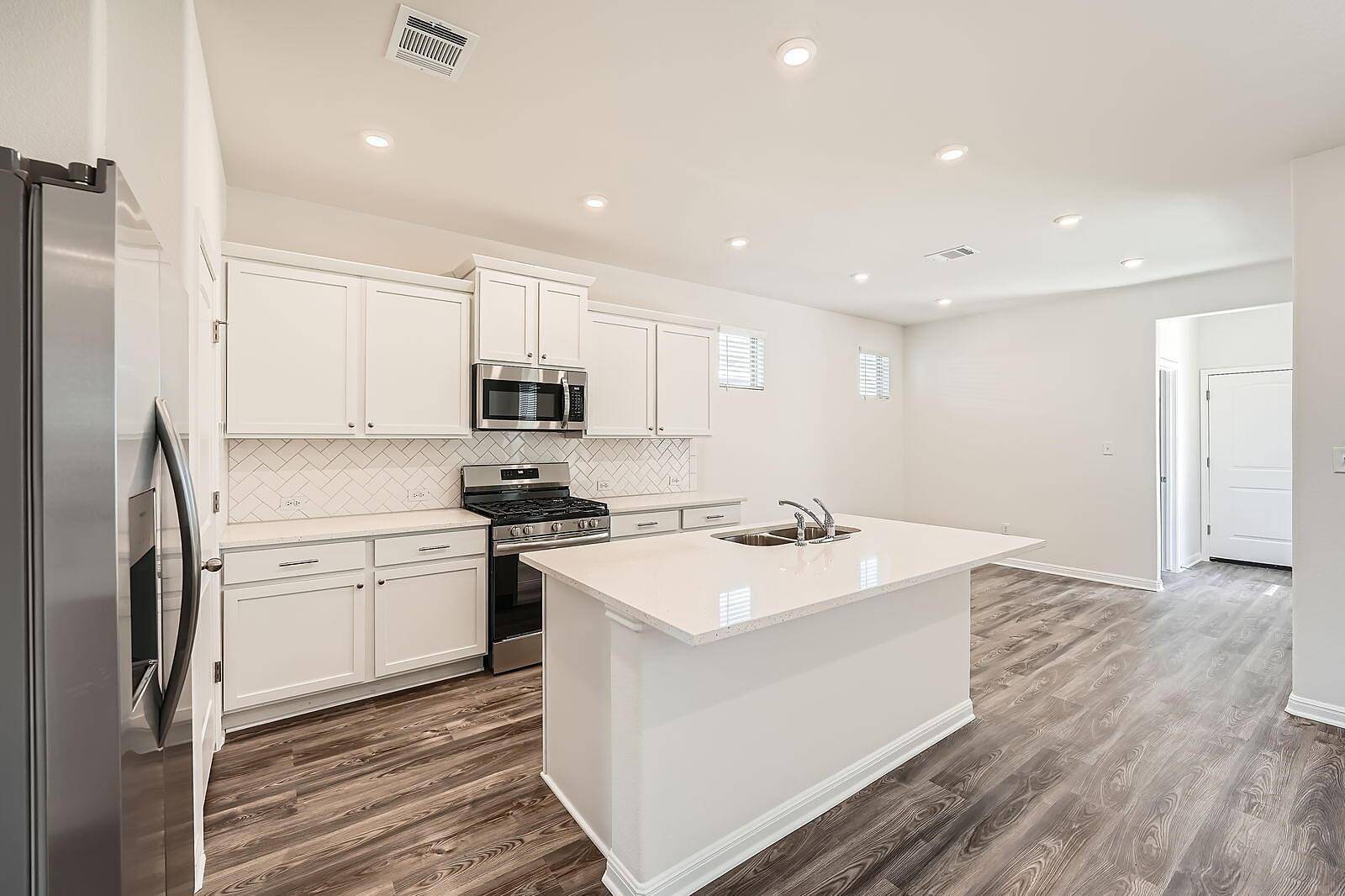 200 Weaver LN, Bastrop, TX 78602