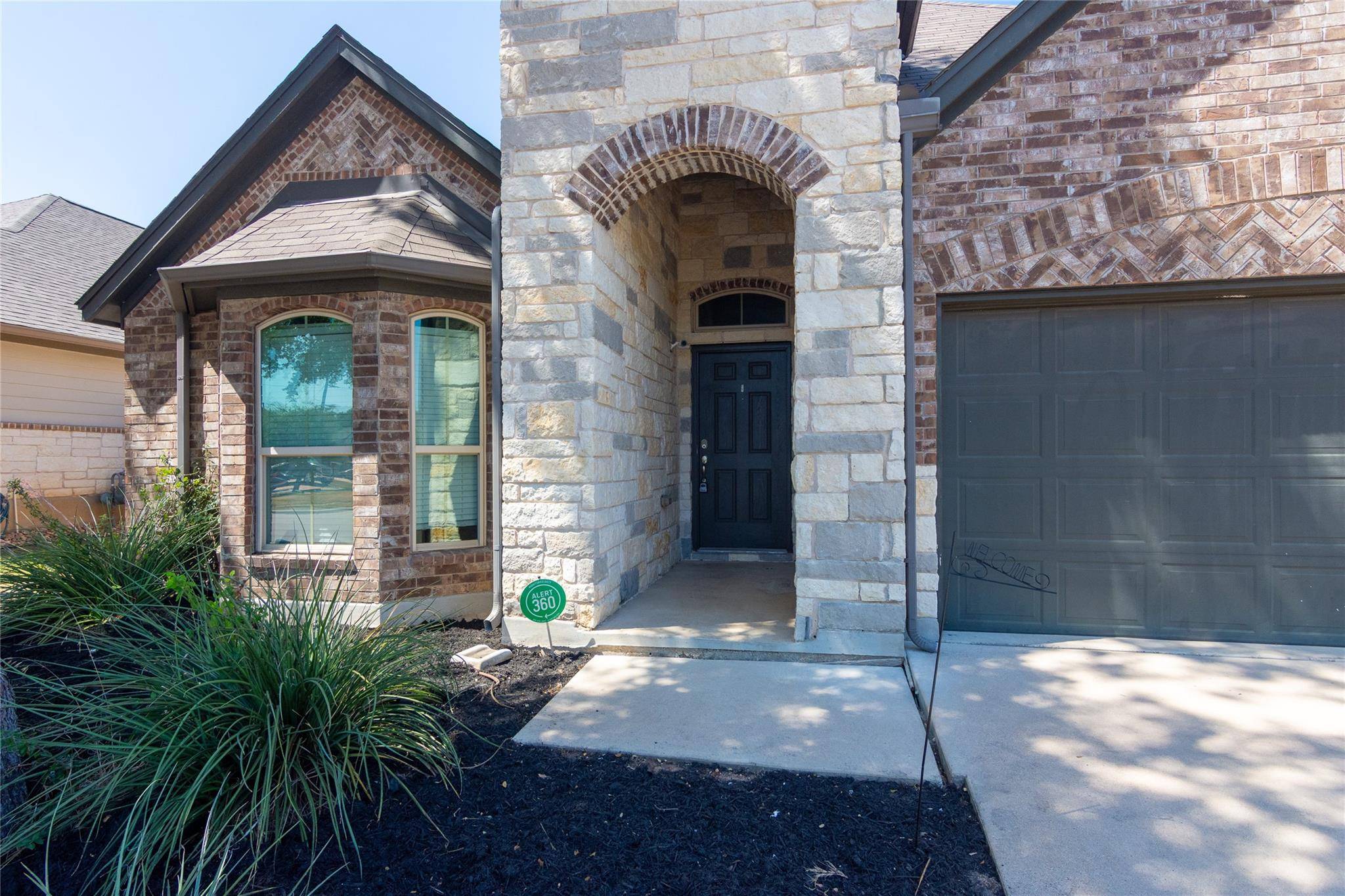 1916 Bobbywoods LN, Manchaca, TX 78652