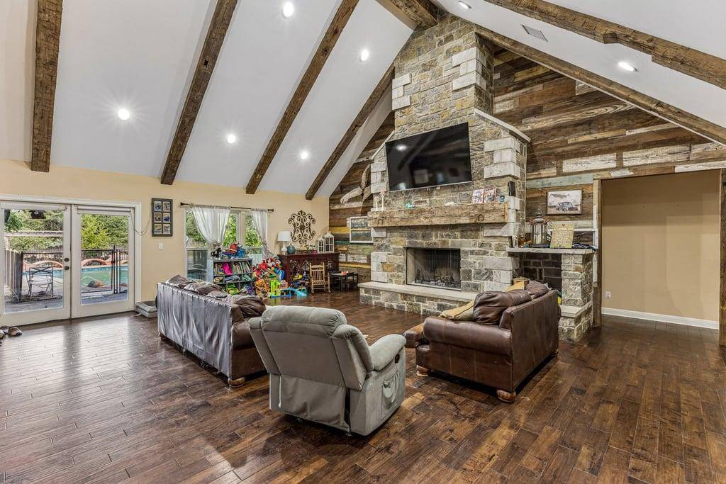 10111 Signal Hill RD, Austin, TX 78737