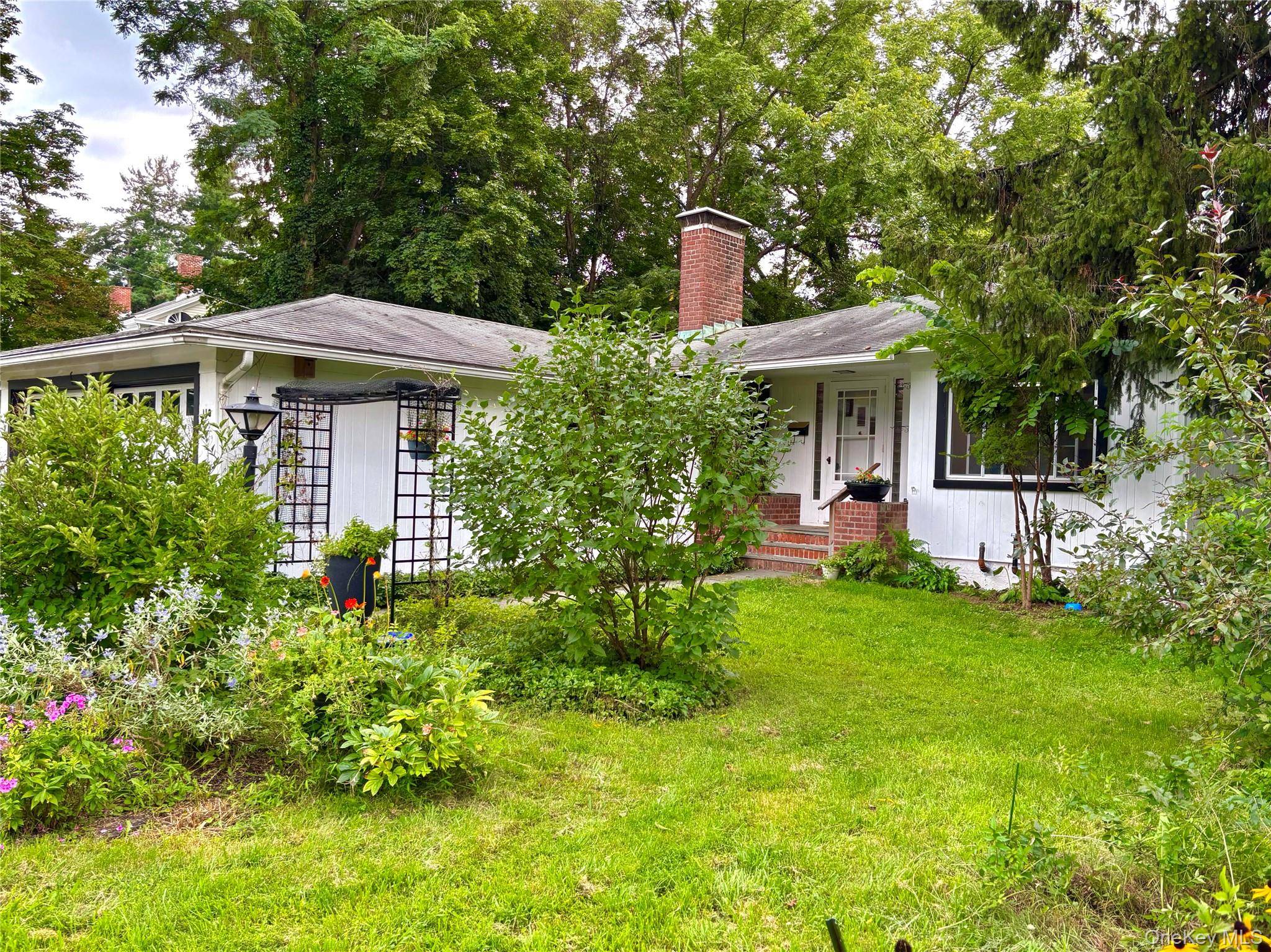 110 Montgomery ST, Rhinebeck, NY 12572