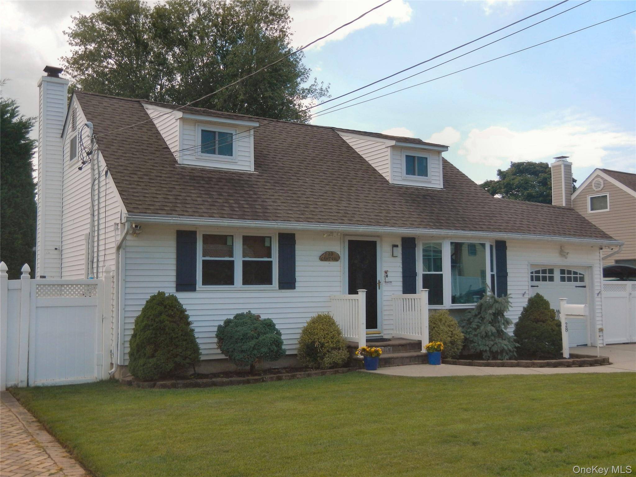 28 Central AVE, North Babylon, NY 11703