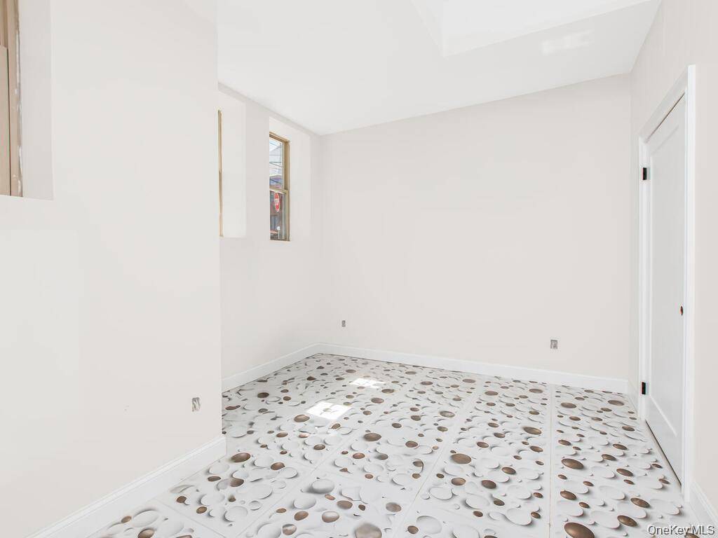 65 W 2nd ST #8, Mount Vernon, NY 10550