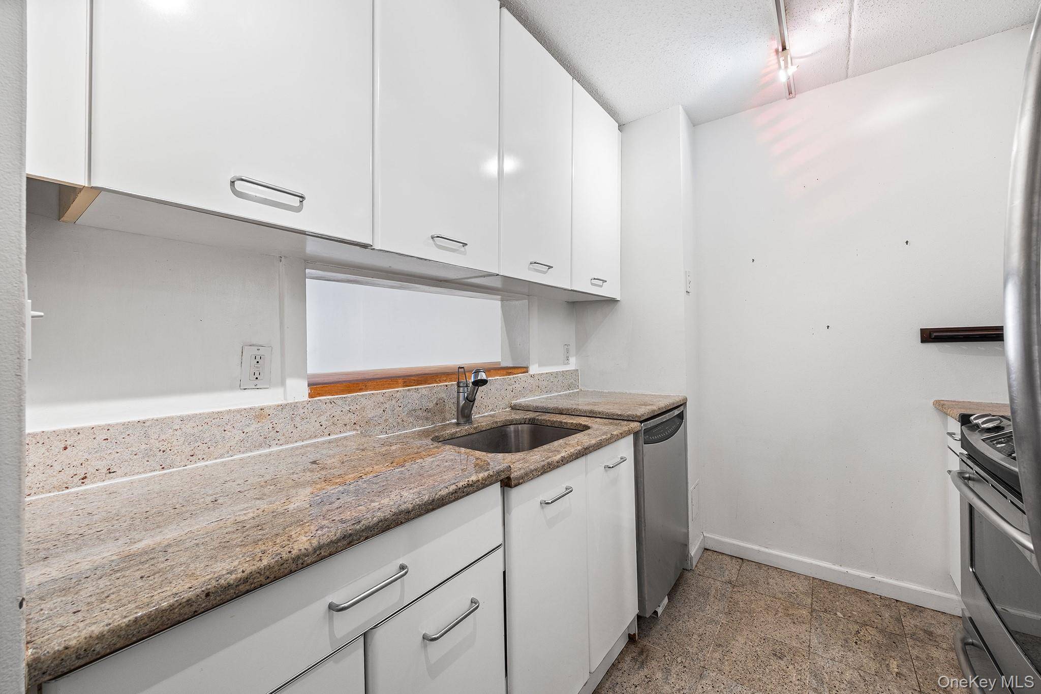 4 Martine AVE #120, White Plains, NY 10606