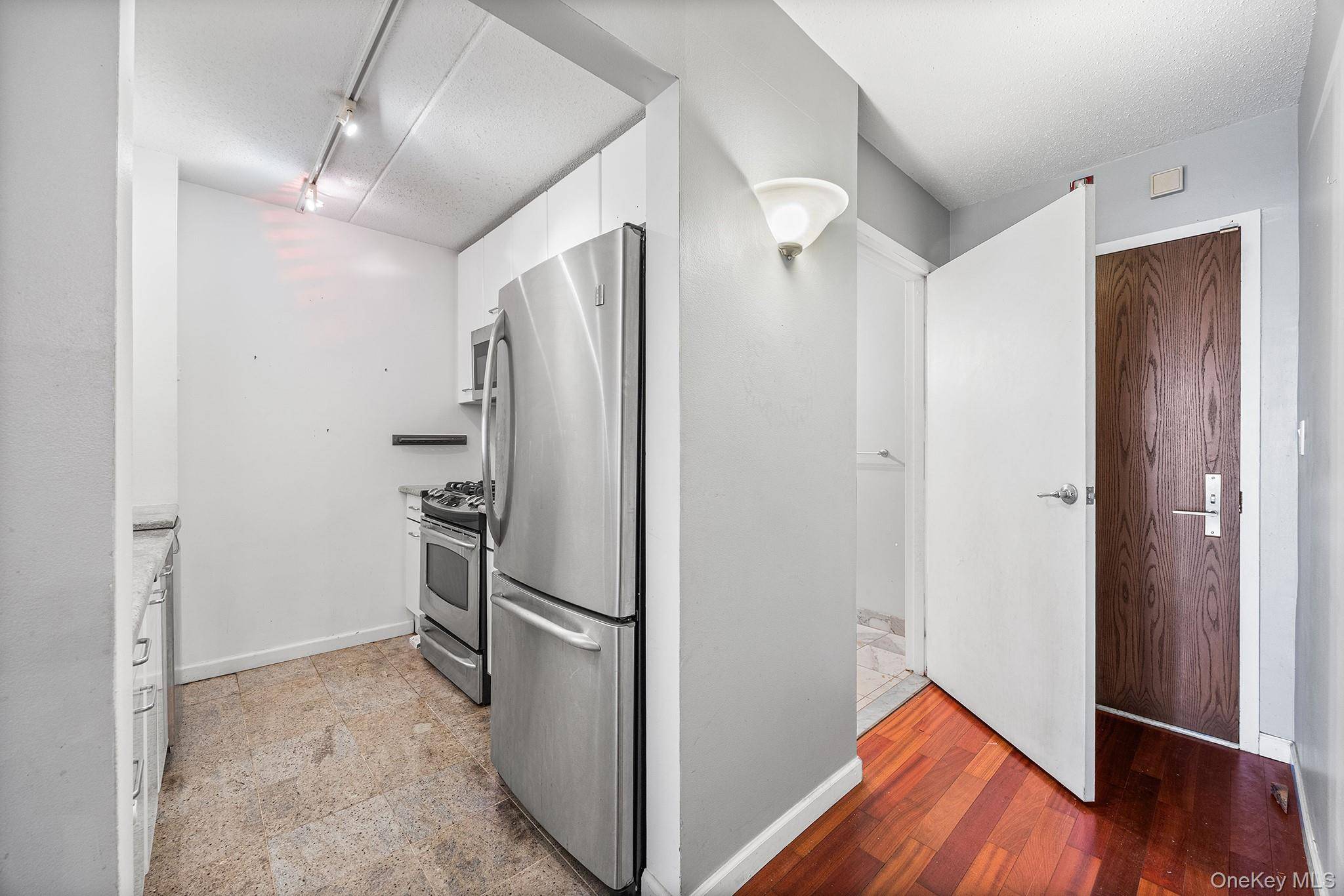 4 Martine AVE #120, White Plains, NY 10606