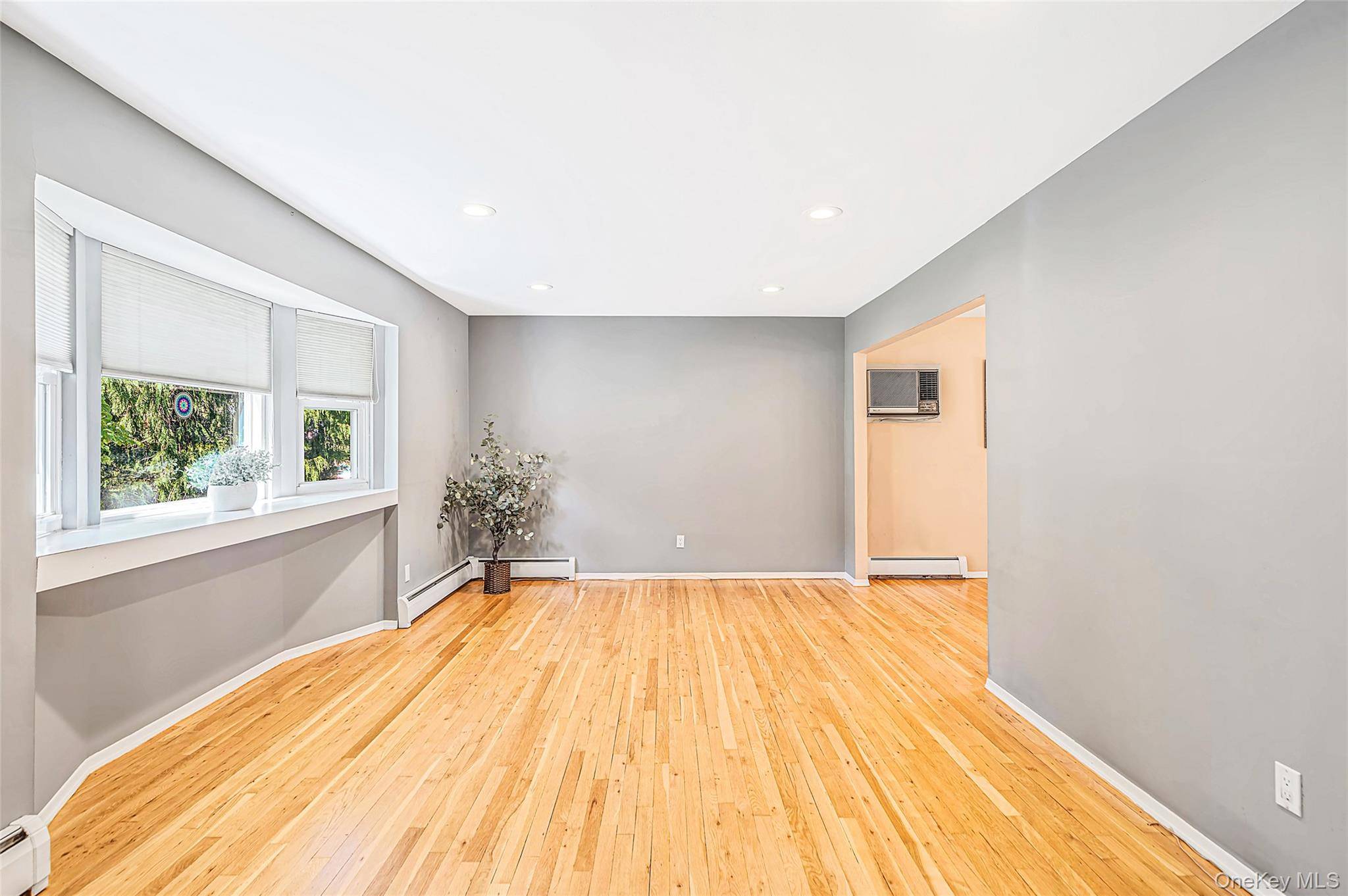 10 Foothill LN, Smithtown, NY 11787