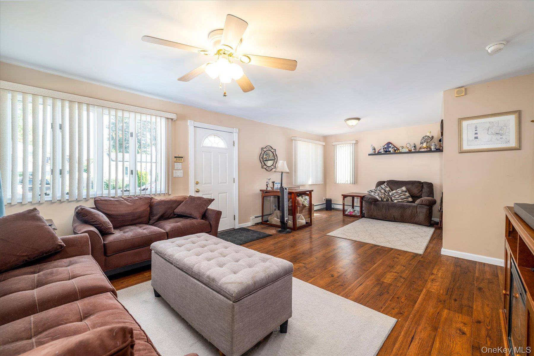 18 Dante PL, Amity Harbor, NY 11701