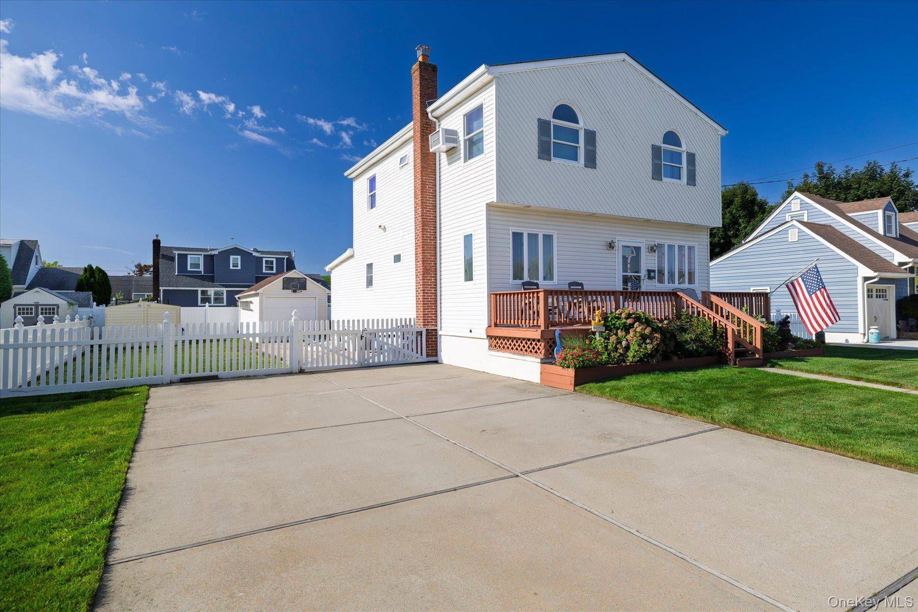 18 Dante PL, Amity Harbor, NY 11701