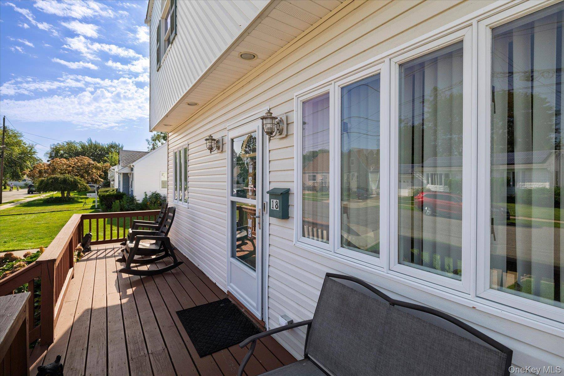 18 Dante PL, Amity Harbor, NY 11701