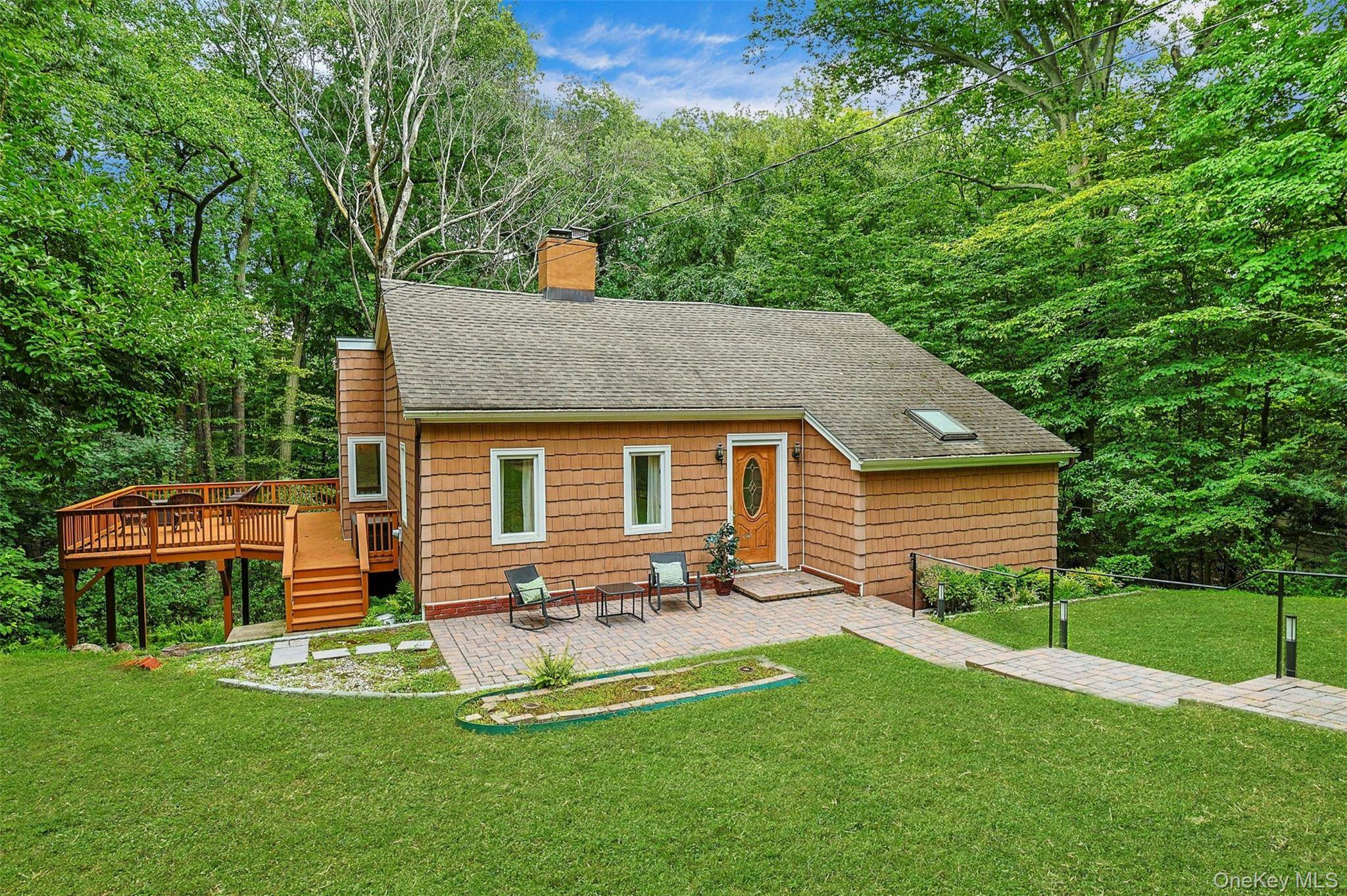 10 Highclere LN, Valhalla, NY 10595