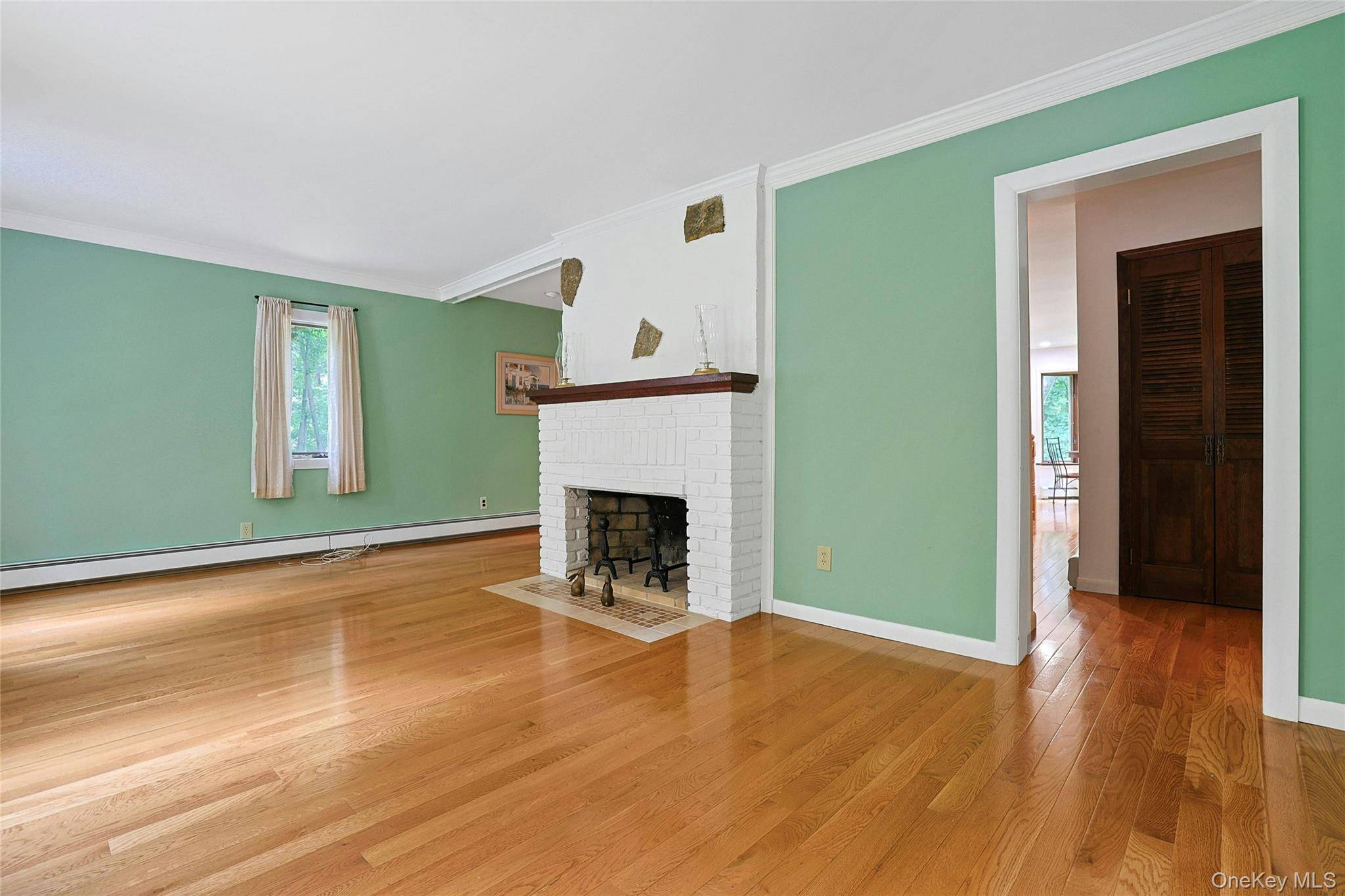 10 Highclere LN, Valhalla, NY 10595