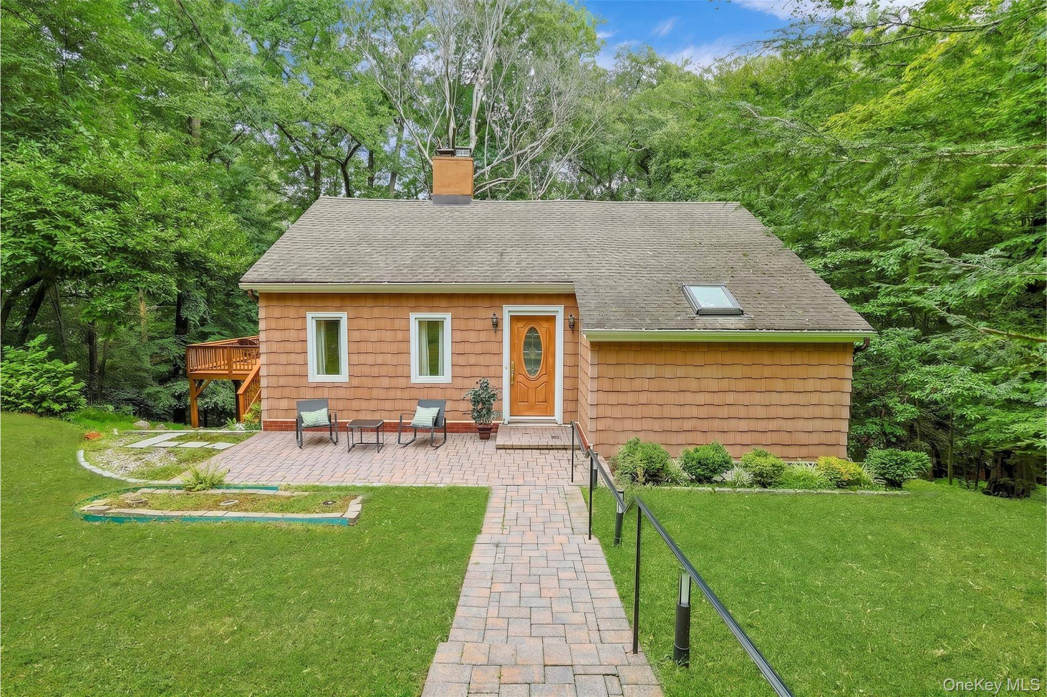 10 Highclere LN, Valhalla, NY 10595
